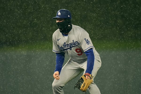 Dodgers surge for six against Twins before clouds burst, complete rout