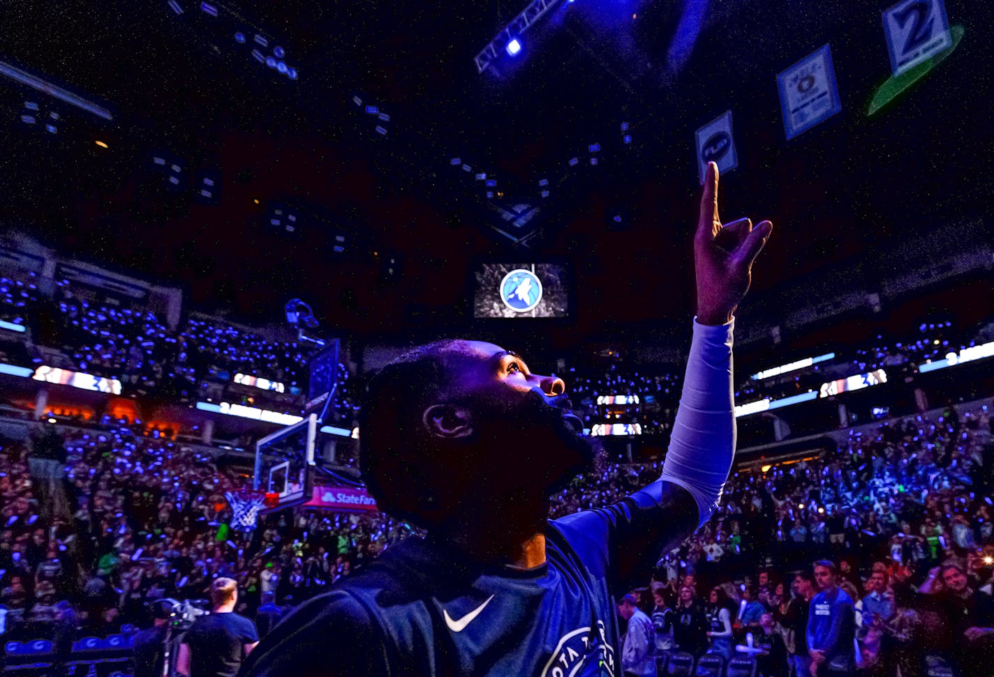 D'Angelo Russell (0) of the Minnesota Timberwolves during team introductions Wednesday, October 19, 2022, at Target Center in Minneapolis, Minn. ] CARLOS GONZALEZ • carlos.gonzalez@startribune.com. ORG XMIT: MIN2210192001580038