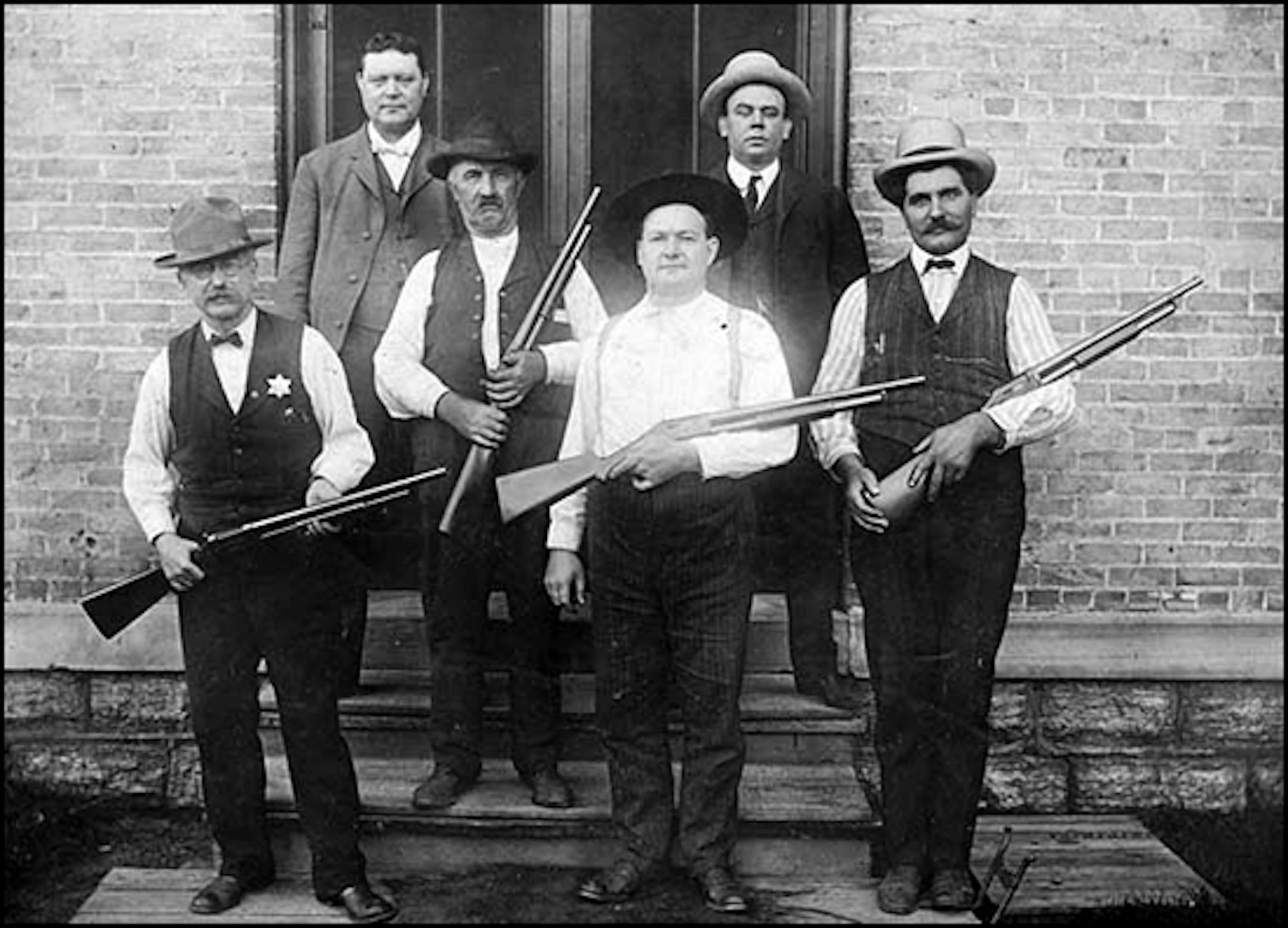 Minneapolis police and jail guards in about 1910