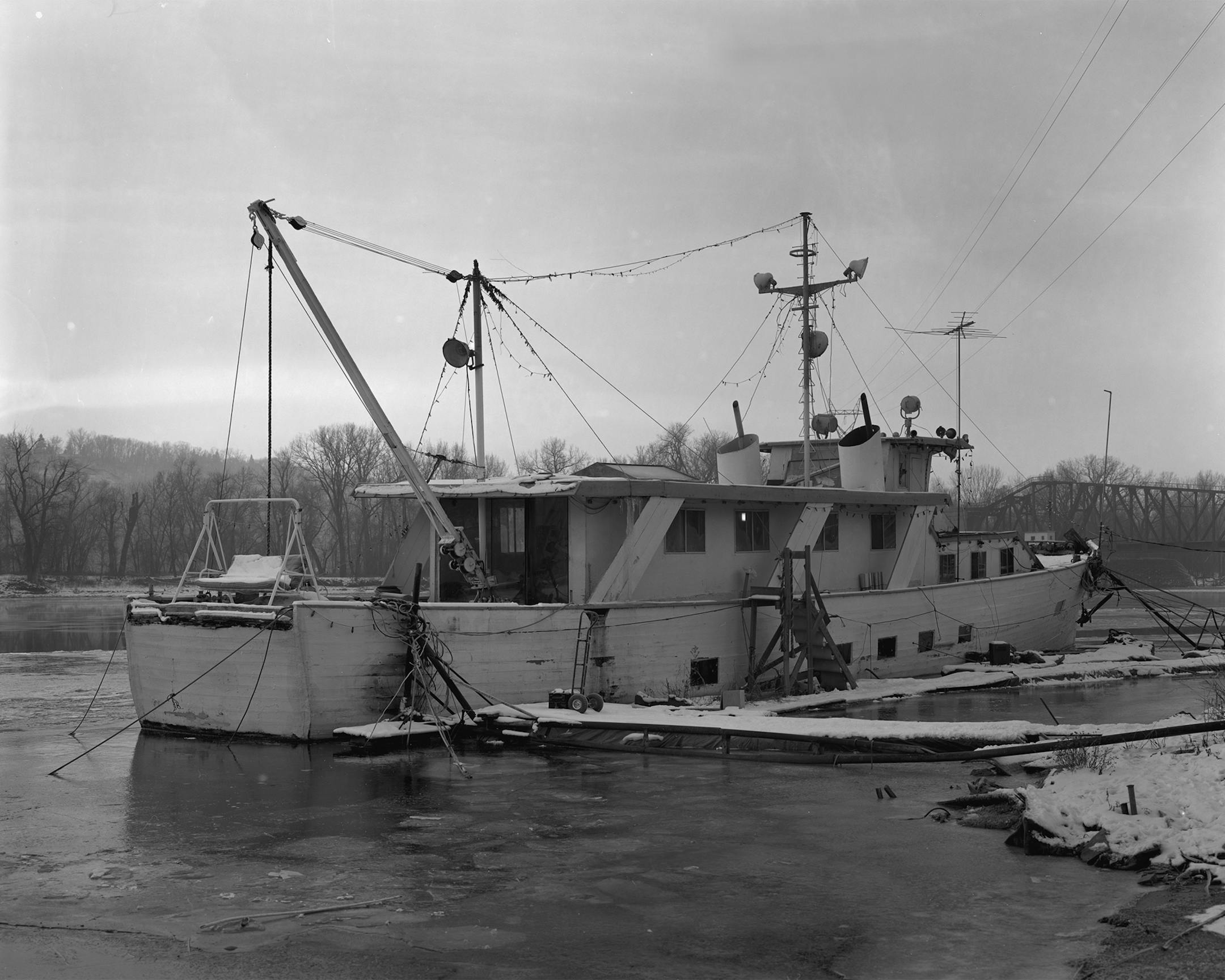 Alec Soth 1998_13wL0005I, 1998 Archival pigment print 56 x 70 inches Edition of 7 ‚ÄúAlec Soth: Until Now,‚Äù a 31-image exhibit at Weinstein Gallery in south Minneapolis Provided by Alec Soth and Weinstein Gallery