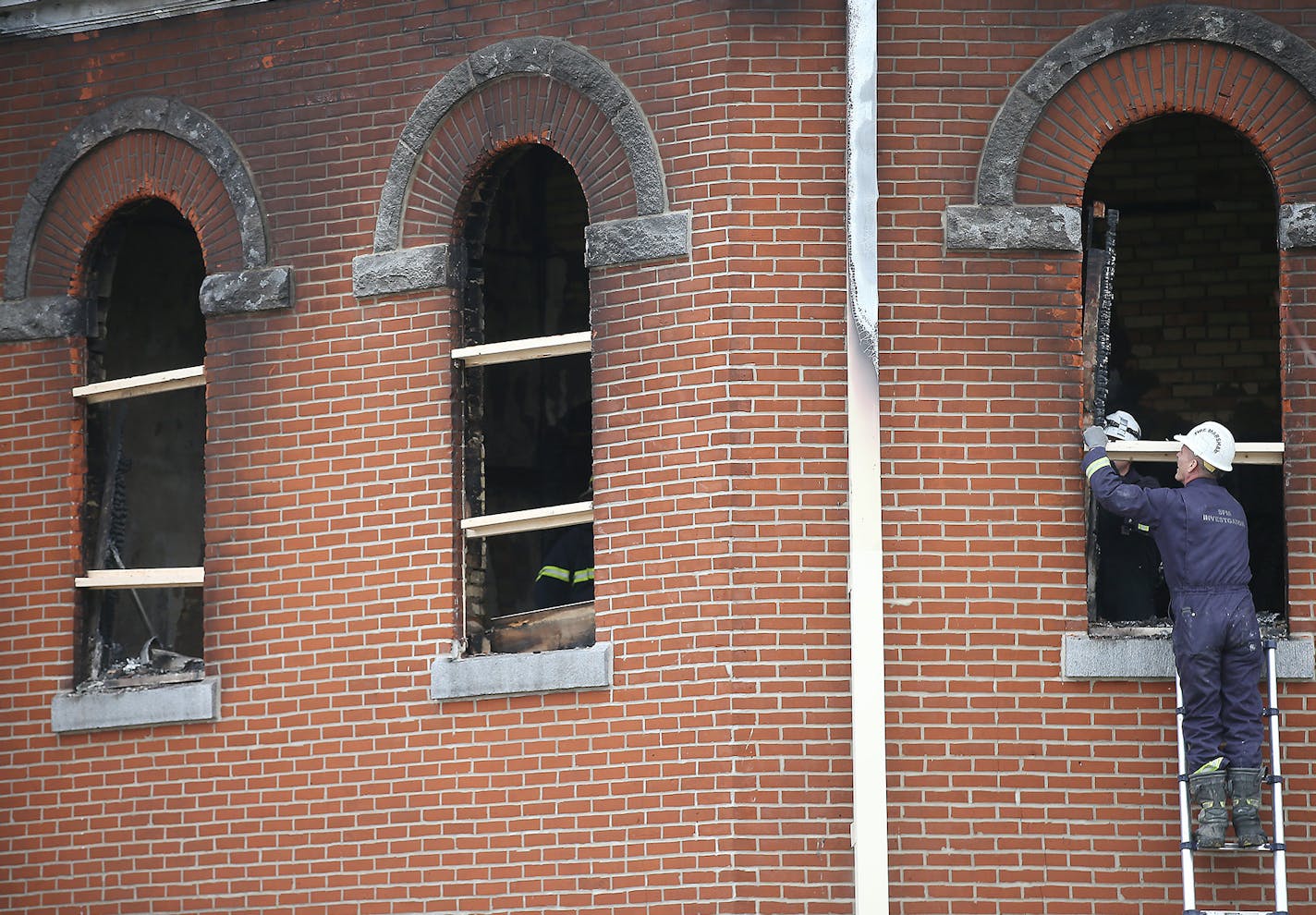 Local fire and federal agents arrived to inspect the scene where a fire damaged about 30 percent of the 120-year-old St. Mary's Catholic Church, Monday, March 14, 2016 in Melrose, MN. ] (ELIZABETH FLORES/STAR TRIBUNE) ELIZABETH FLORES &#x2022; eflores@startribune.com