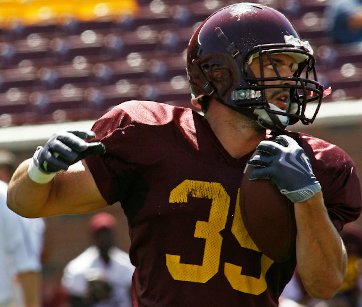 MARLIN LEVISON * mlevison@startribune.com Assign. #20008888C August 22, 2009]  GENERAL INFORMATION:  Gophers football scrimmage in new TCF stadium.  IN THIS PHOTO: Gophers running back Jon Hoese.