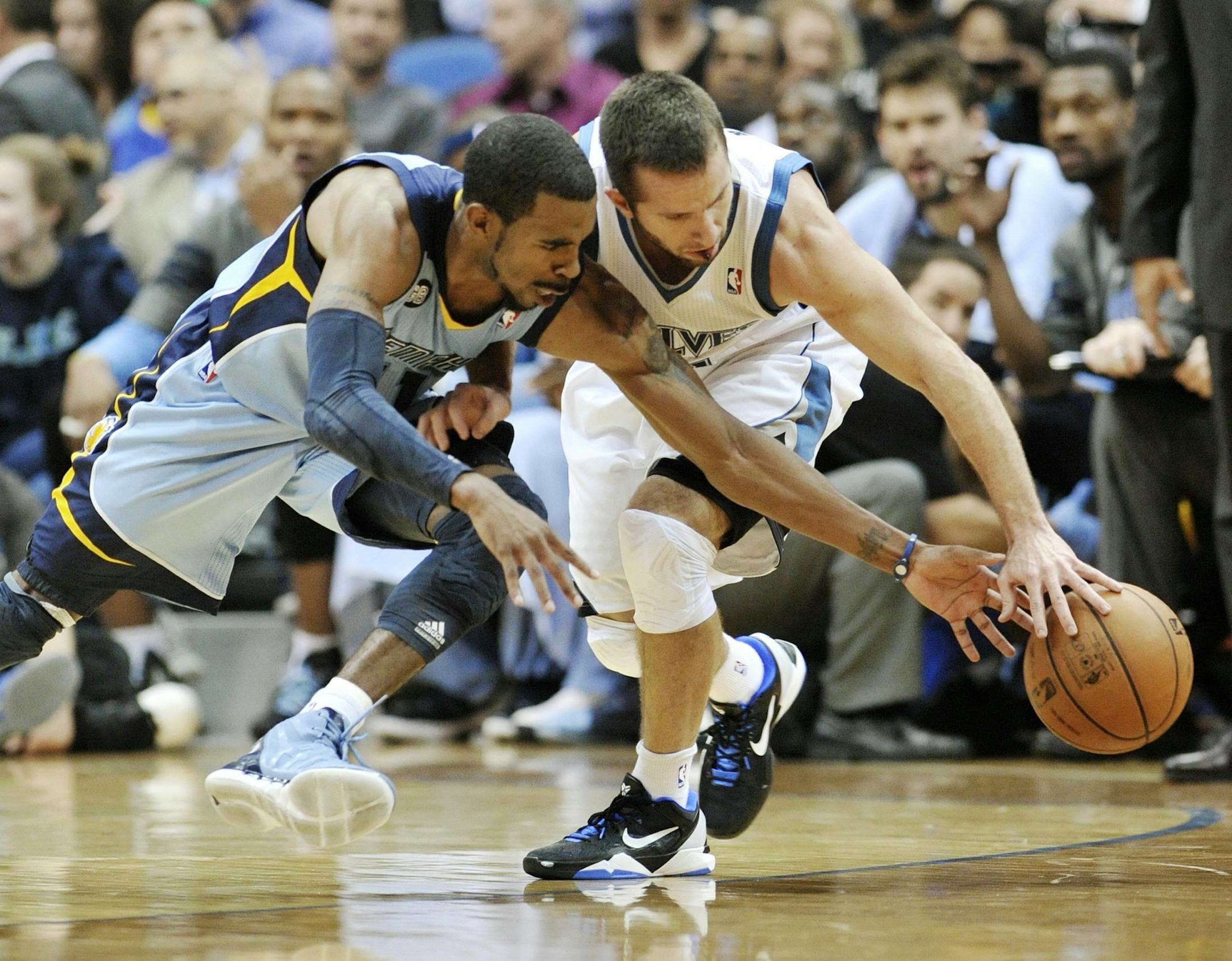 Wolves guard J.J. Barea, right, and the Grizzlies' Mike Conley reached for a loose ball during the second half Tuesday in Memphis' 91-84 victory.