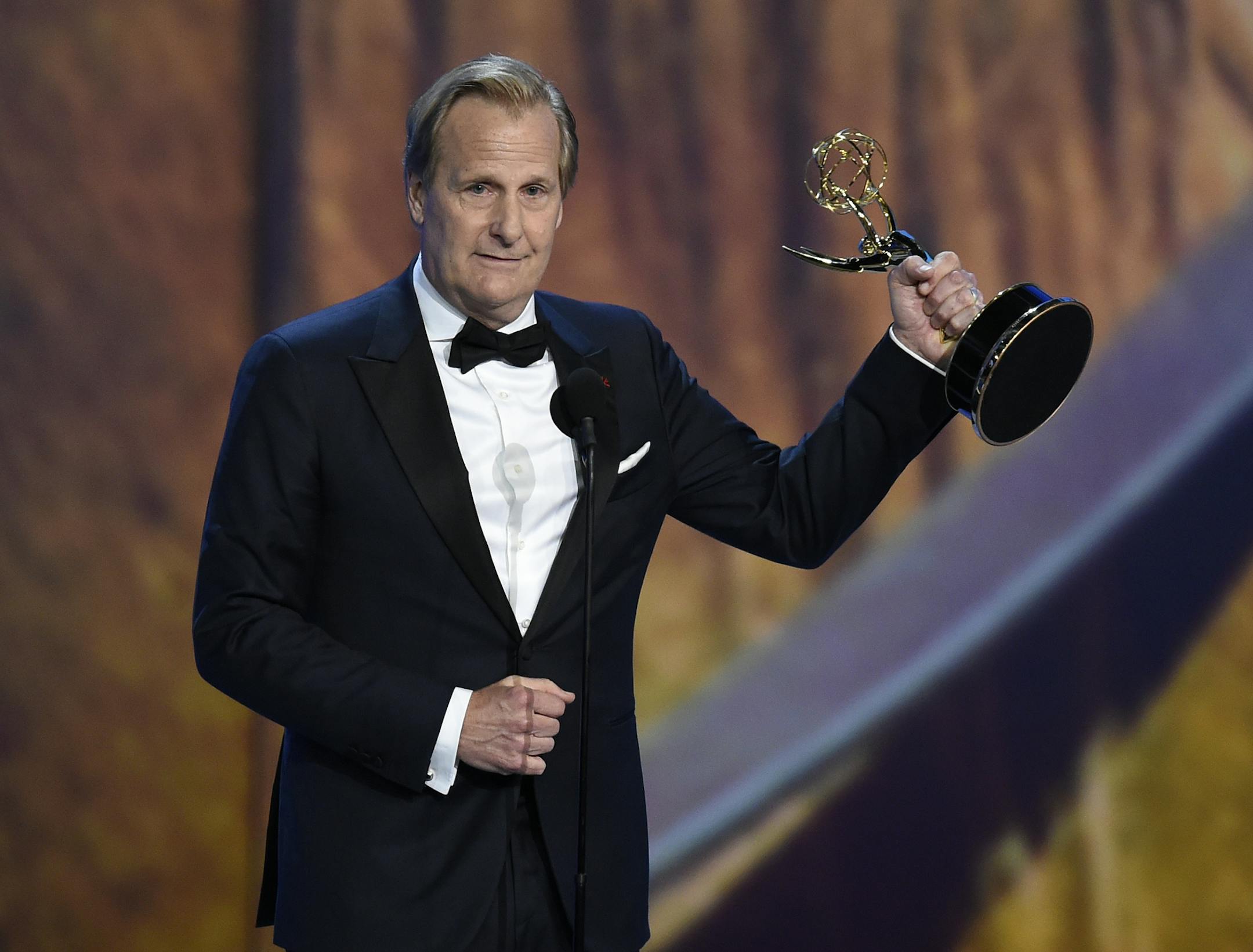 Jeff Daniels accepts the award for outstanding supporting actor in a limited series, movie or dramatic special for "Godless" at the 70th Primetime Emmy Awards on Monday, Sept. 17, 2018, at the Microsoft Theater in Los Angeles. (Photo by Chris Pizzello/Invision/AP)