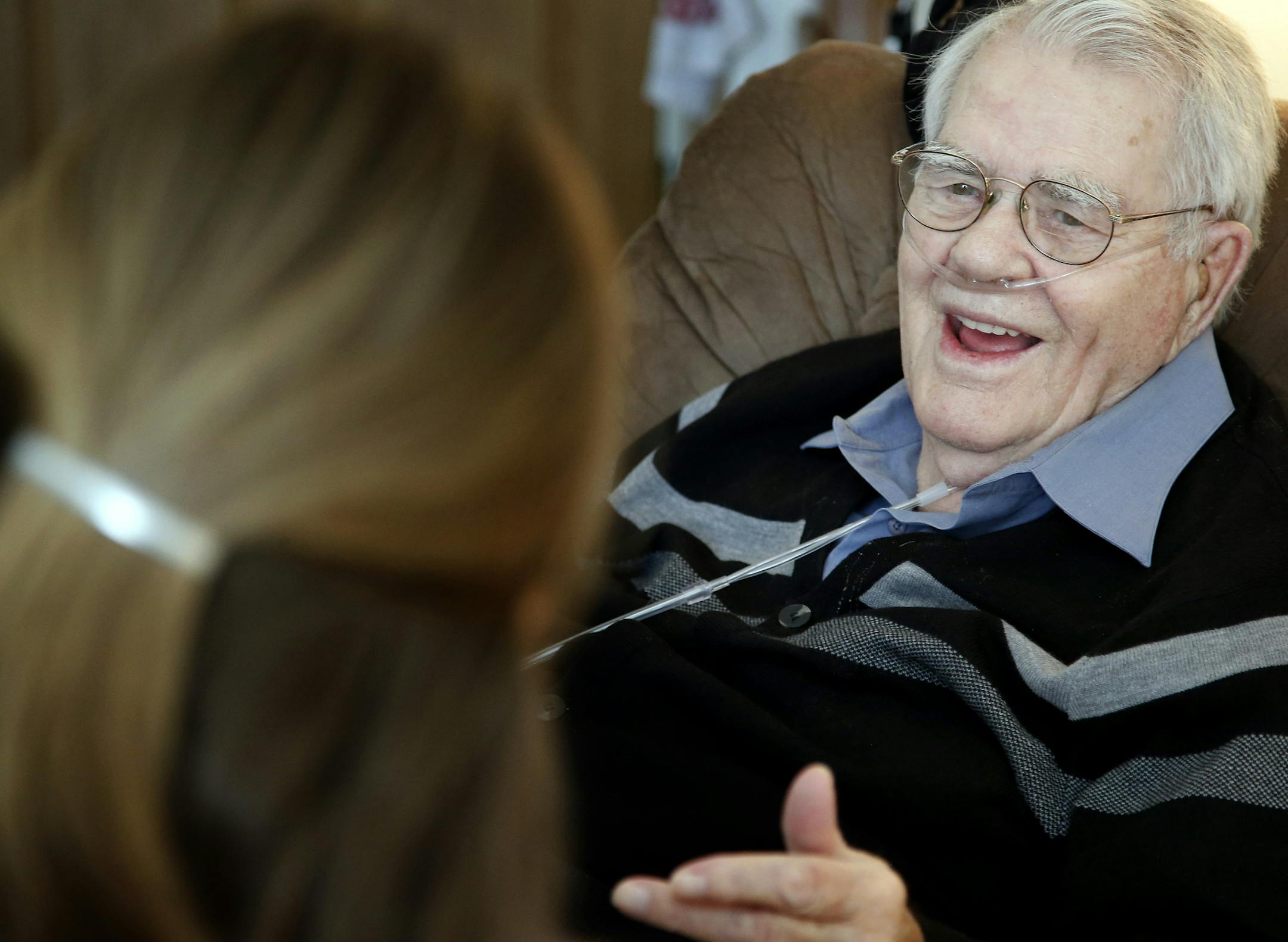 Harry Oxley smiled while speaking to hospice music therapist Sarah Newberry at Epiphany Senior Housing in Coon Rapids. Newberry visits and sings to Oxley on a weekly basis. ] CARLOS GONZALEZ cgonzalez@startribune.com - January 22, 2013, Coon Rapids, Minn., hospice music therapists, They do their work in hospices, and befitting that locale, they aim not to cure dying patients but to soothe and sustain dying patients. But their form of health care is music, of all genres.