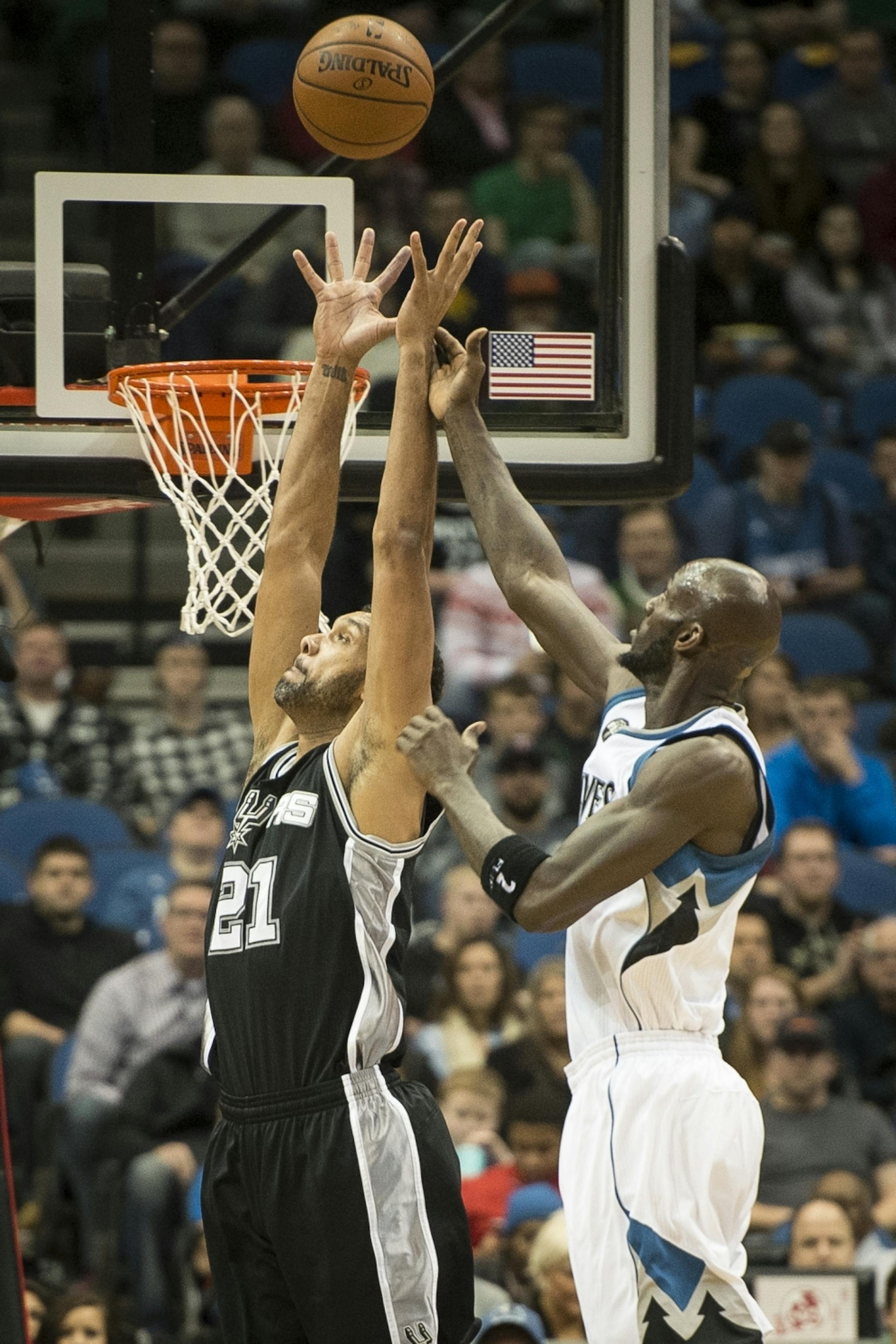 San Antonio Spurs center Tim Duncan (21) and Minnesota Timberwolves forward Kevin Garnett (21) went up for a layup in the first quarter Wednesday.