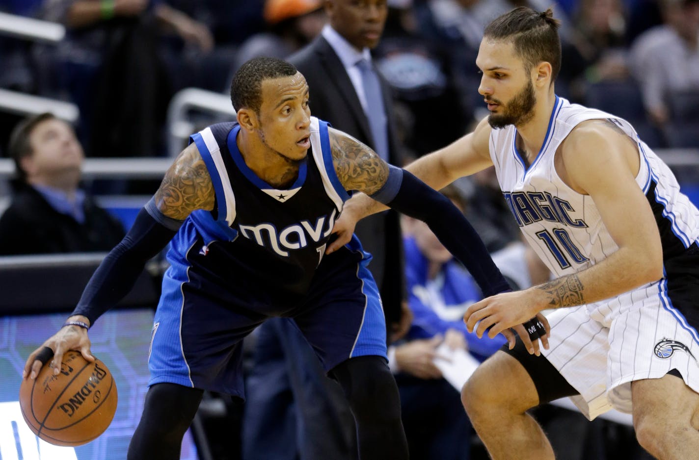 Dallas Mavericks' Monta Ellis, left, makes a move to get around Orlando Magic's Evan Fournier during the second half of an NBA basketball game, Saturday, Jan. 31, 2015, in Orlando, Fla. Dallas won 108-93. (AP Photo/John Raoux)