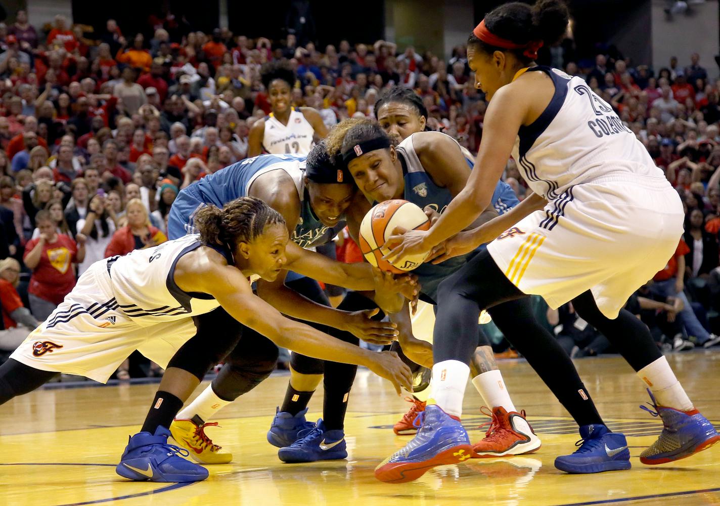 Minnesota Lynx and Indiana Fever fought over a loose ball during the fourth quarter. ] (KYNDELL HARKNESS/STAR TRIBUNE) kyndell.harkness@startribune.com Game 3 of the WNBA finals Lynx vs Indiana at the Banker's Life Fieldhouse in Indianapolis Ind., Friday October 9, 2015. Lynx won over Indiana 80-77 ORG XMIT: MIN1510101410180437 ORG XMIT: MIN1510101813370608