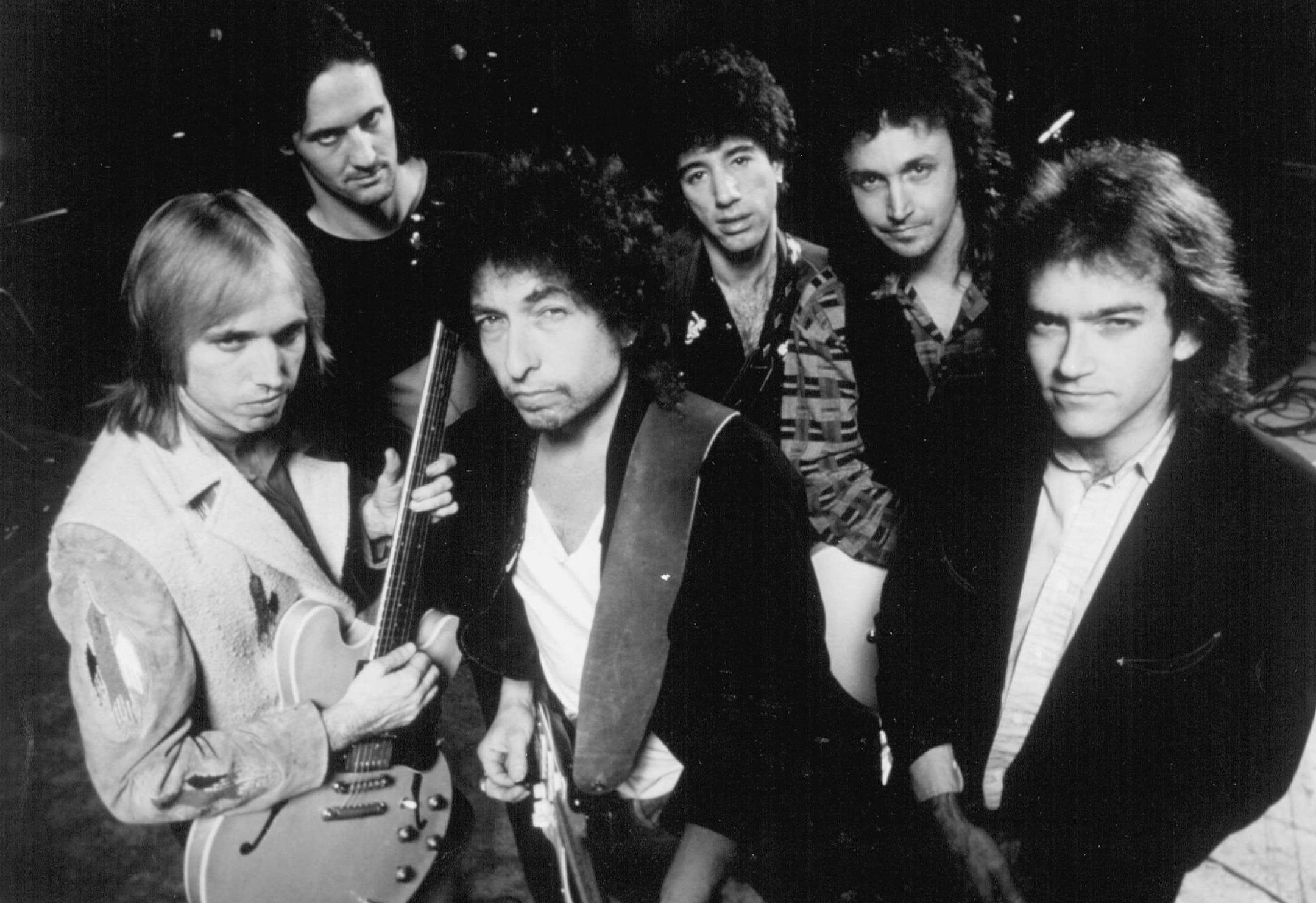 June 22,1986 Bob Dylan (center) & the heartbreakers, from left: Tom Petty , Stan Lynch, Howie Epstein, Mike Campbell and Benmont Tench.