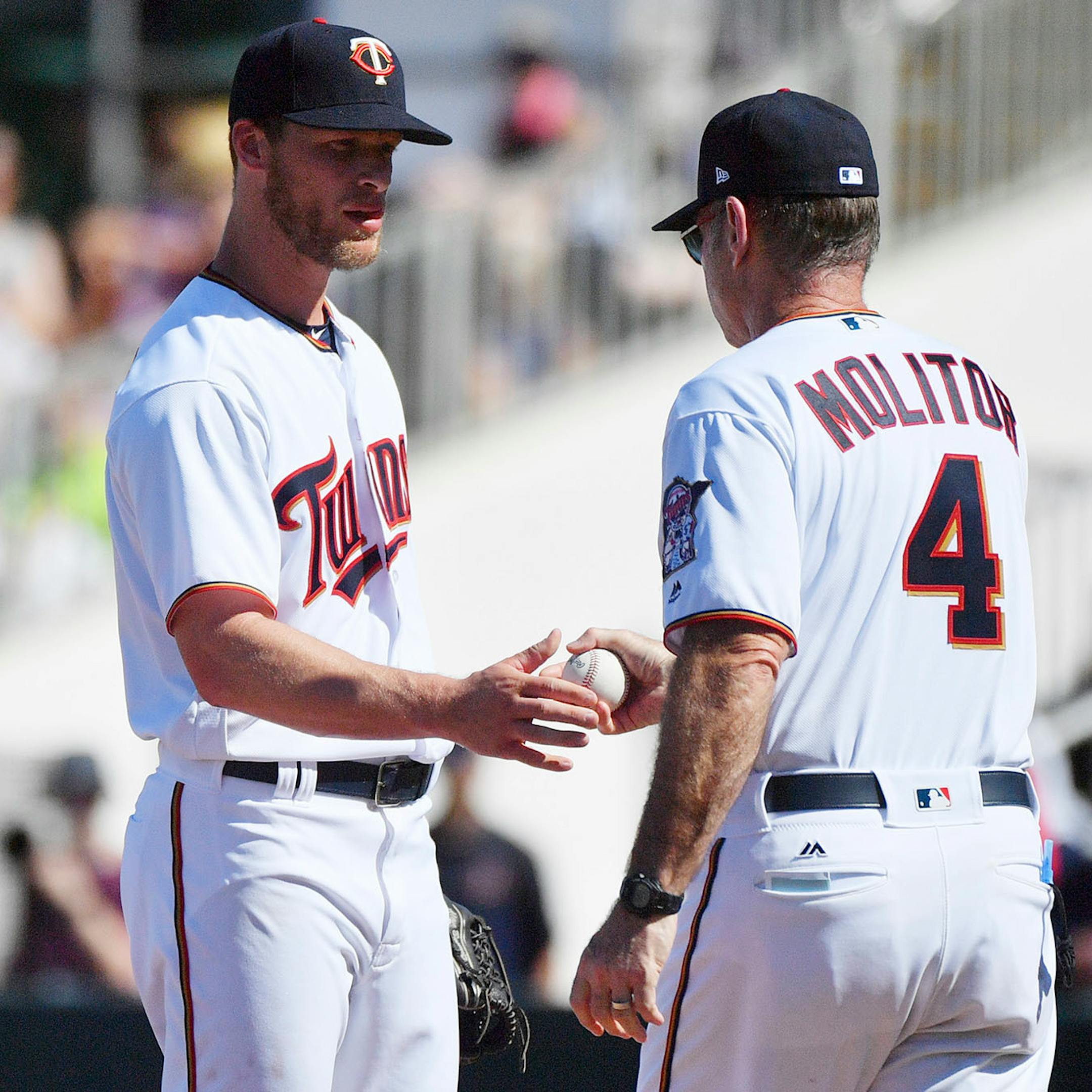 Twins manager Paul Molitor (4) pulled Twins pitcher Alan Busenitz (67) after the Cardinals score two runs int he fifth inning.