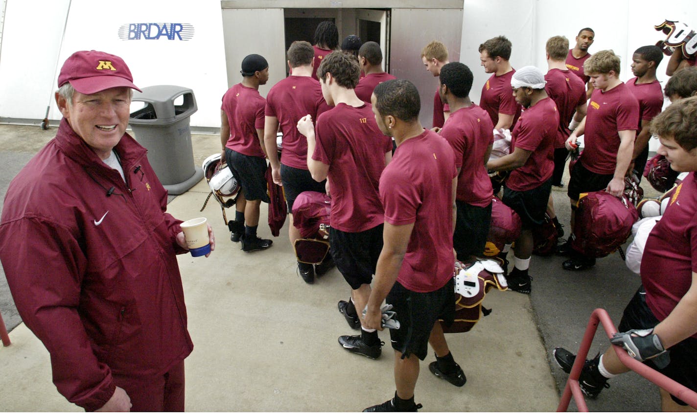 MARLIN LEVISON ï mlevison@startribune.com 12/28/05 - Assign#100423 - The Gopher football team prepare for Friday's Music City Bowl, working out at Baptist Sport Park, the practice facility of the Tennesse Titans. Photo emphasis on running back Laurence Maroney and head coach Glen Mason.