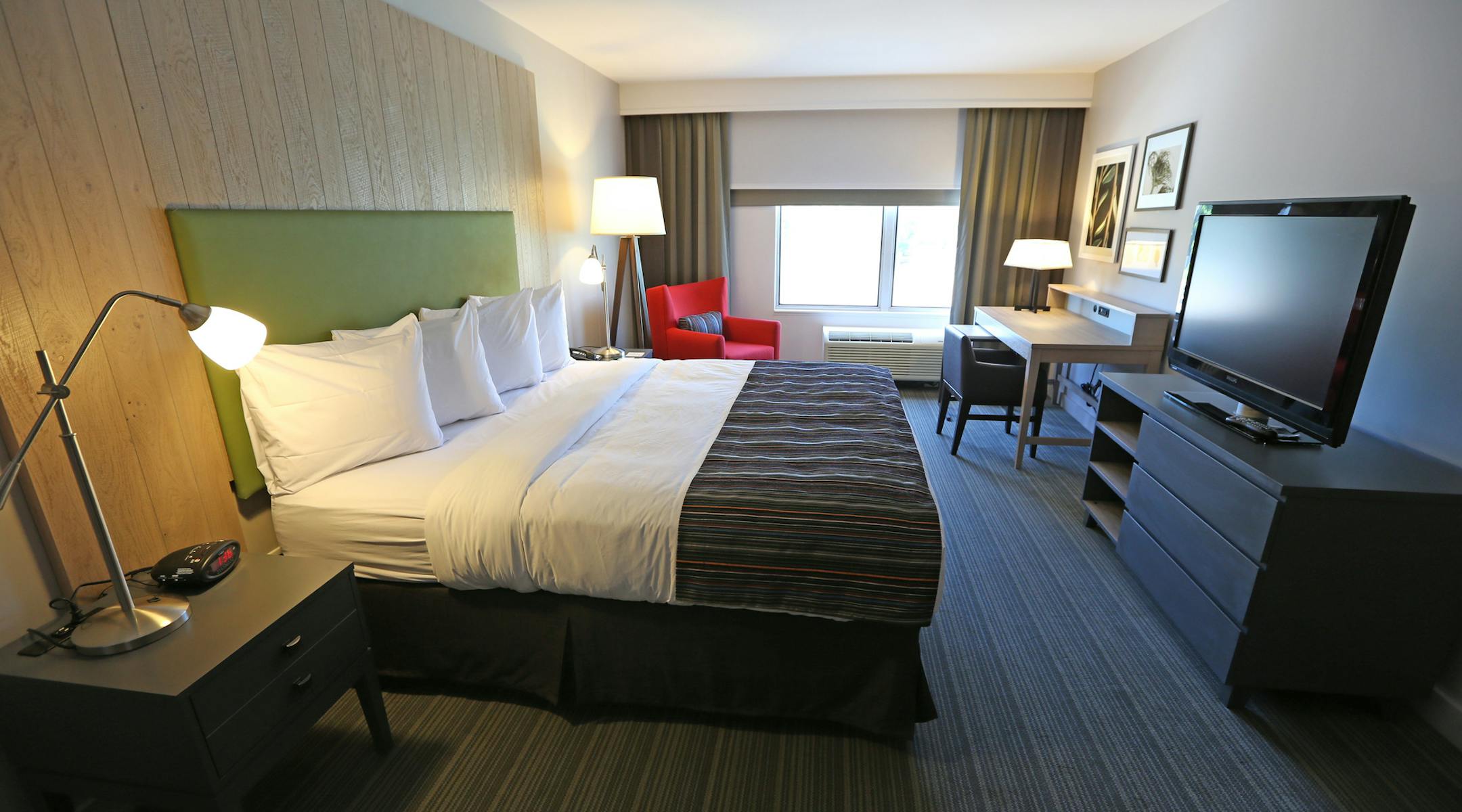 Remodeled room at the Mall of America Country Inns & Suites, photogaphed on 6/27/13. Country Inns & Suites by Carlson is going for star power as it attempts to remake its gingham-and-grandma image into s light, bright aesthtcally-pleasuing product that appeals to millenial travelers. Carlson has enlisted HGTV star Genevieve Gorder, a South High School grad, as its principal consultant and camera-ready spokesman for the new concept.] Bruce Bisping/Star Tribune bbisping@startribune.com