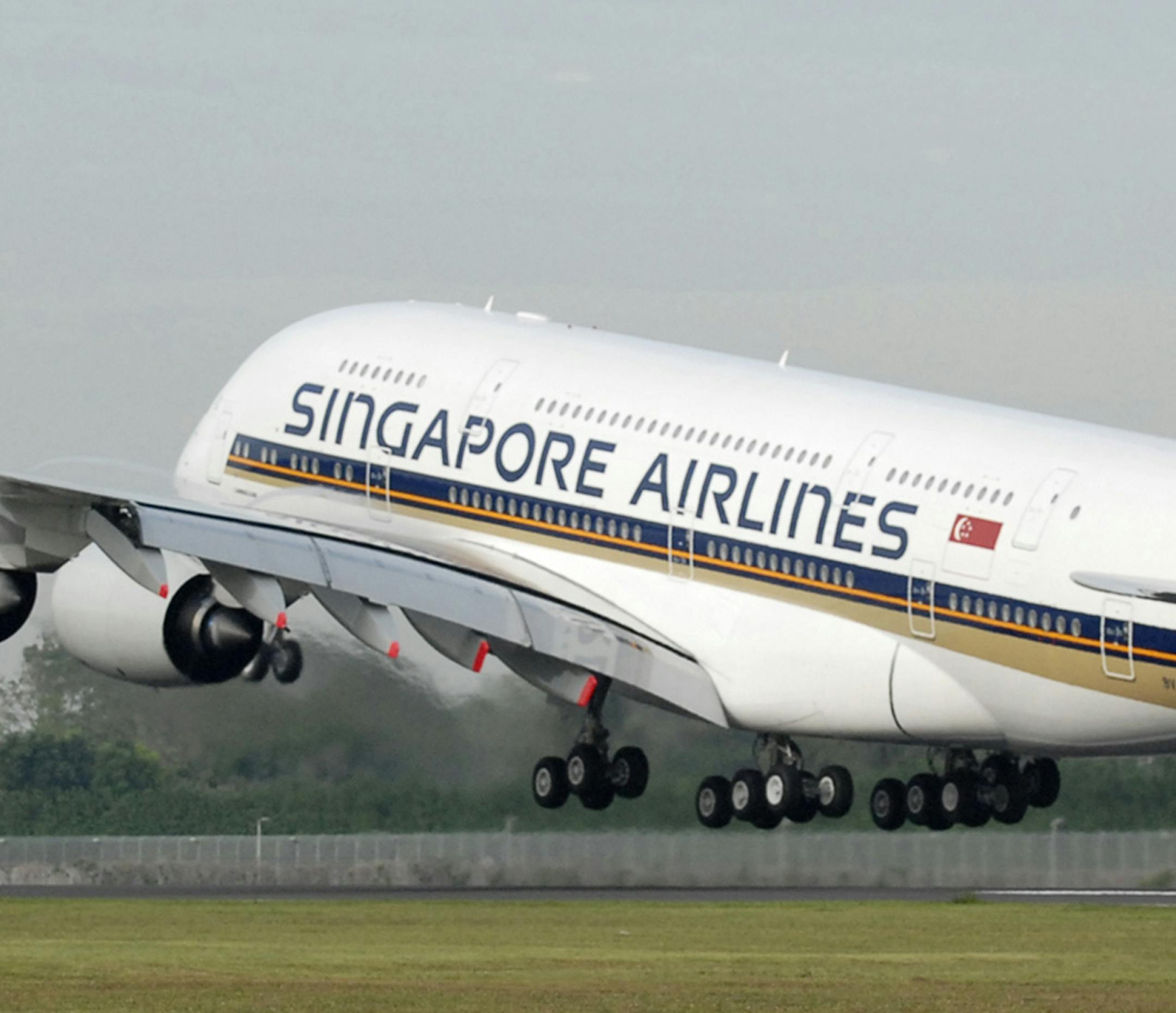 Singapore Airlines Airbus A380 takes off from the runway at Changi International Airport for Sydney, Thursday, Oct. 25, 2007 in Singapore. The Airbus A380 took off on a historic journey Thursday _ the first commercial flight by the world's largest jetliner that boasts luxurious suites, double beds, a bar and the quietest interior ever. () ORG XMIT: SIN118