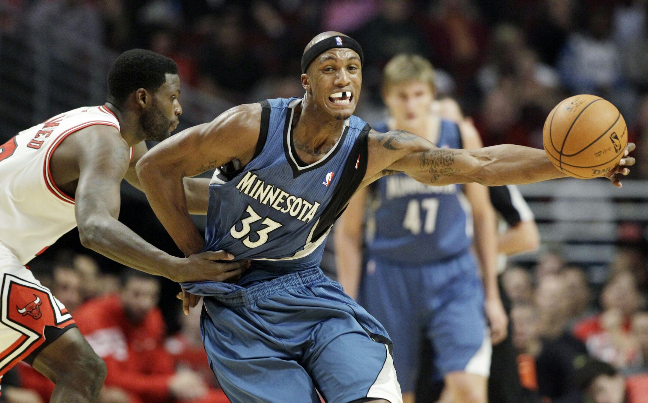 Minnesota Timberwolves forward Dante Cunningham (33)