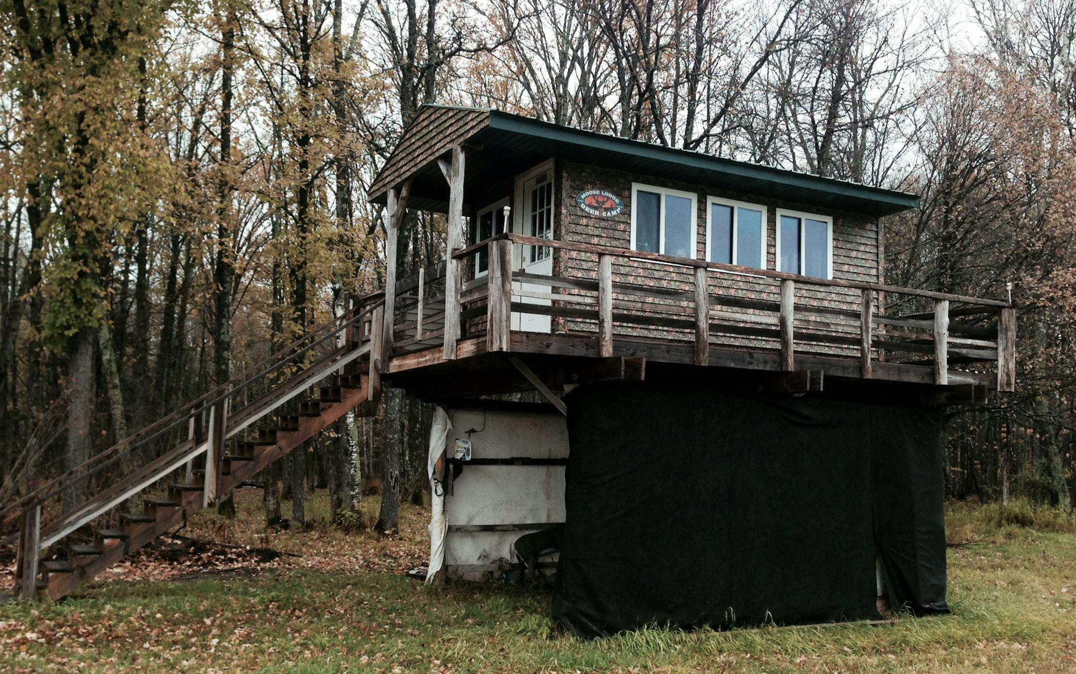 A photo of the ultimate deer stand mentioned in DEER110714 in Palisade, MN. Photo credit goes to Steve Weston, the guy who built it.