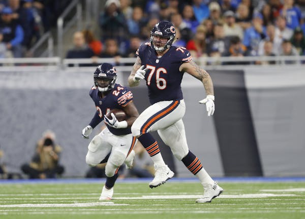 Chicago Bears offensive guard Tom Compton (76) blocks for Jordan Howard (24) against the Detroit Lions during an NFL football game in Detroit, Saturda