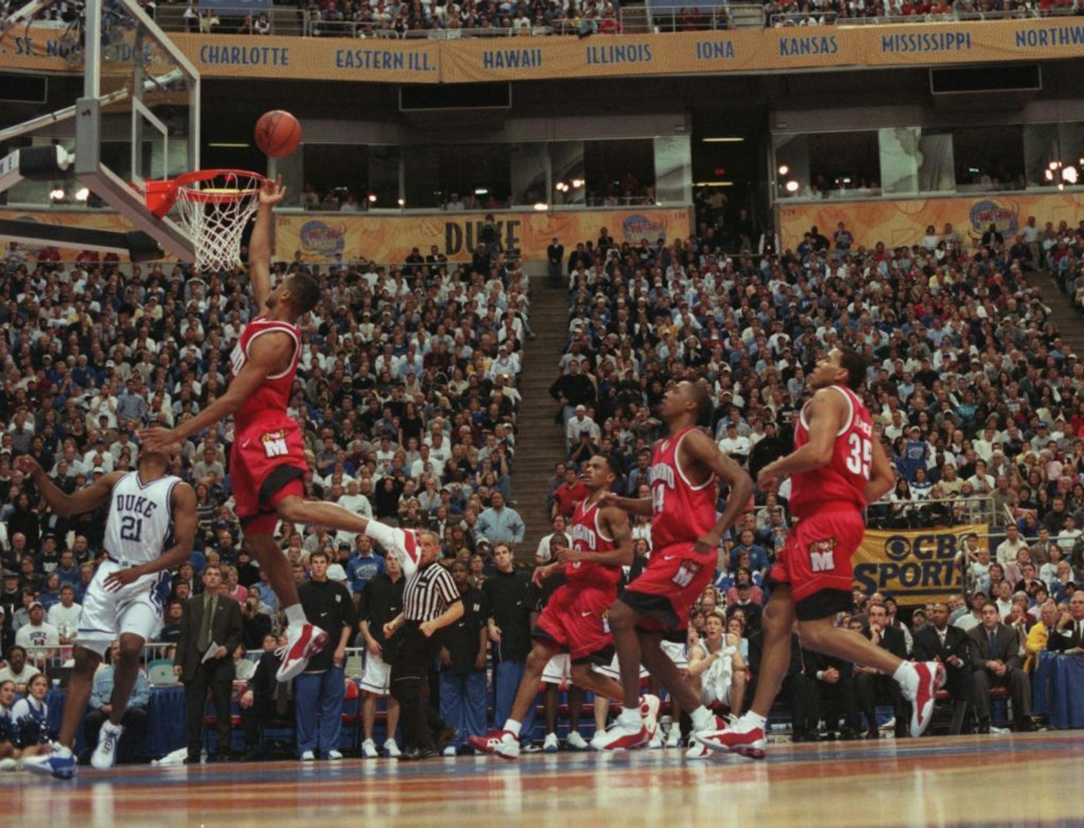 Arizona and Duke played in the Final Four title game at the Metrodome in 2001.