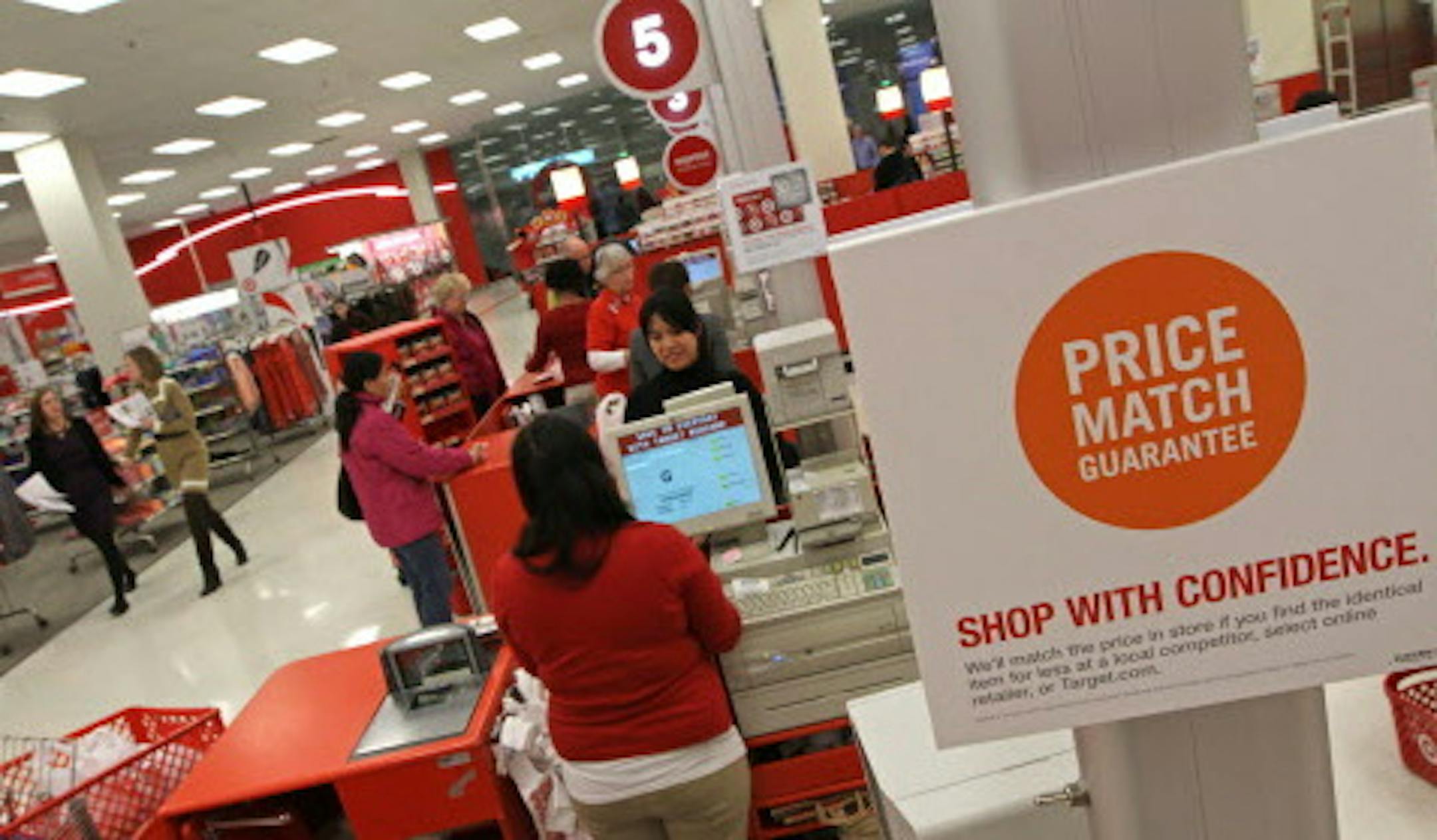 Target has posted their year-round price match policy at locations around the downtown Mineapolis store and other stores nationwide on 1/8/13.] Bruce Bisping/Star Tribune bbisping@startribune.com ORG XMIT: MIN1301081655321509