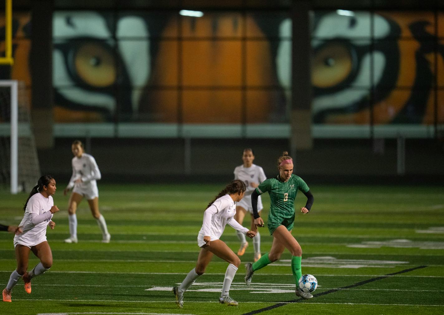 Edina's Izzy Engle (3) moved the ball upfield in the second half. Edina defeated St. Michael-Albertville 4-2 in a girl's Class 3A quarterfinal state tournament game Wednesday night, October 25, 2023 at Farmington High School. ] JEFF WHEELER • Jeff.Wheeler@startribune.com