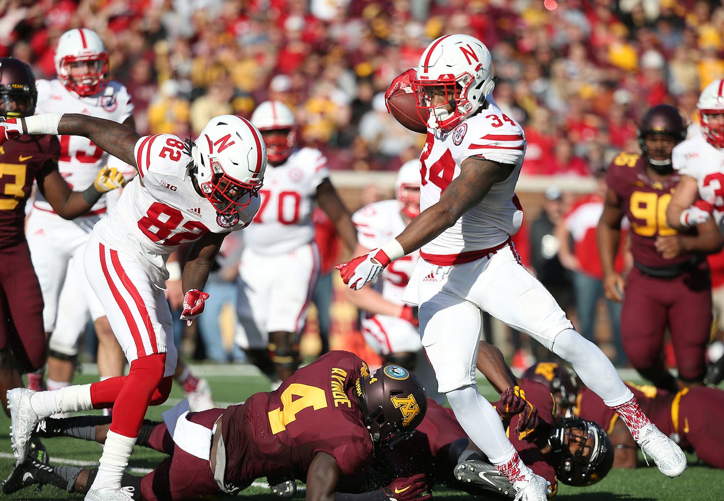 Nebraska's running back Terrell Newby plowed through Minnesota defense for a second quarter touchdown as the Gophers took on Nebraska at TCF Bank Stadium, Saturday, October 17, 2015 in Minneapolis, MN. ] (ELIZABETH FLORES/STAR TRIBUNE) ELIZABETH FLORES &#x2022; eflores@startribune.com