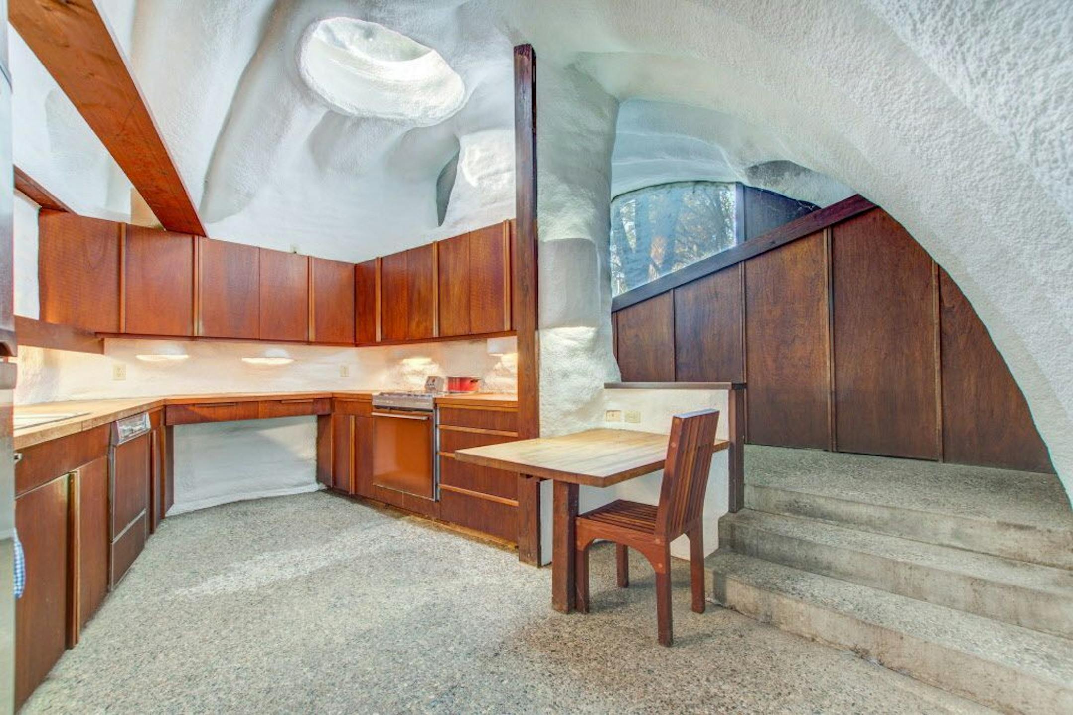 Kitchen and breakfast area.