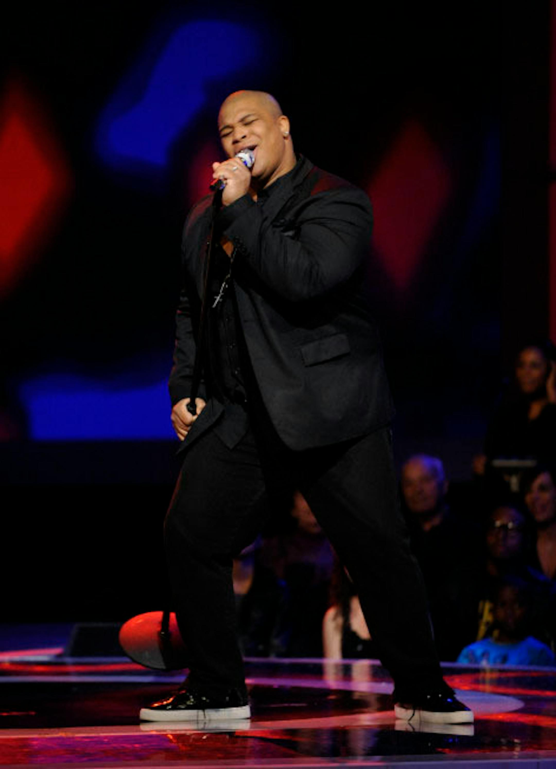 Michael Lynche performs in front of the judges on "American Idol."
