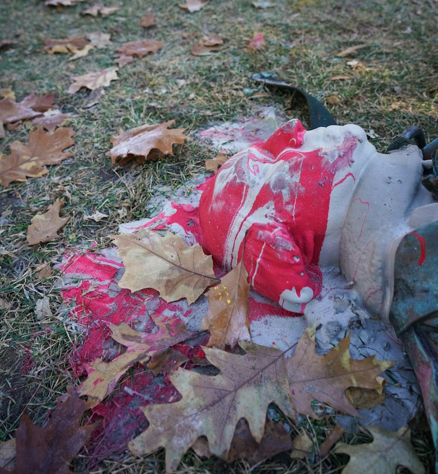 Minneapolis Park Police are investigating after vandals toppled a statue of George Washington in Washburn Fair Oaks.