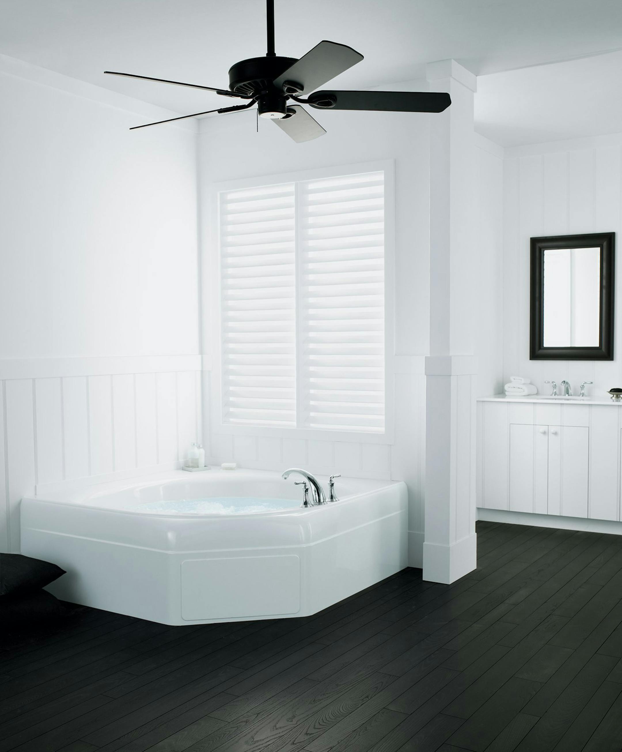 The Ensemble whirlpool bath, made of solid Vikrell material. (Handout/TNS) ORG XMIT: 1171260