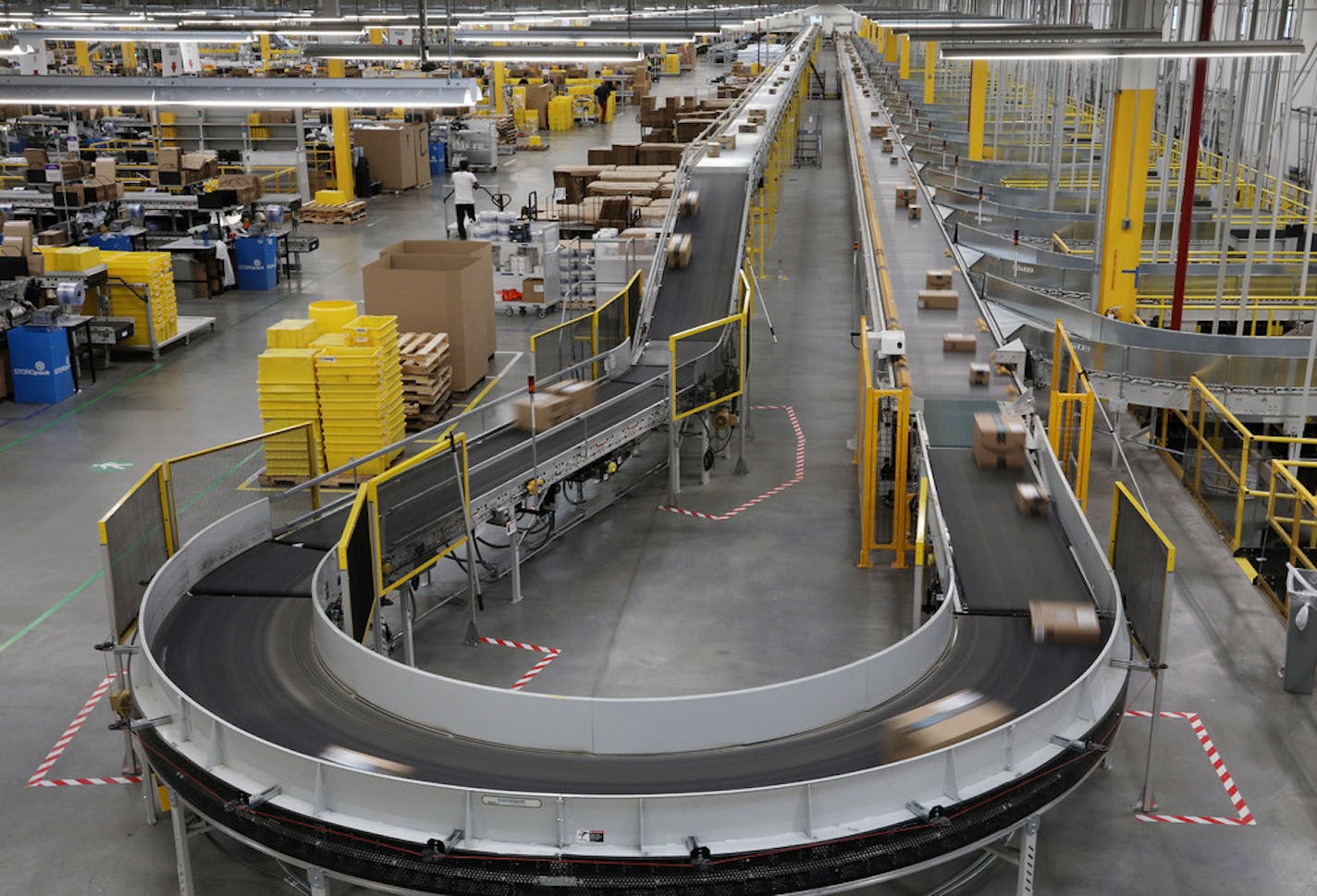 Packages passed down a conveyor bound for delivery trucks at Amazon. ] ANTHONY SOUFFLE &#x2022; anthony.souffle@startribune.com Site managers gave a tour of the Amazon fulfillment center Wednesday, May 9, 2018 in Shakopee, Minn. The center relies on robots to help fill orders more quickly.