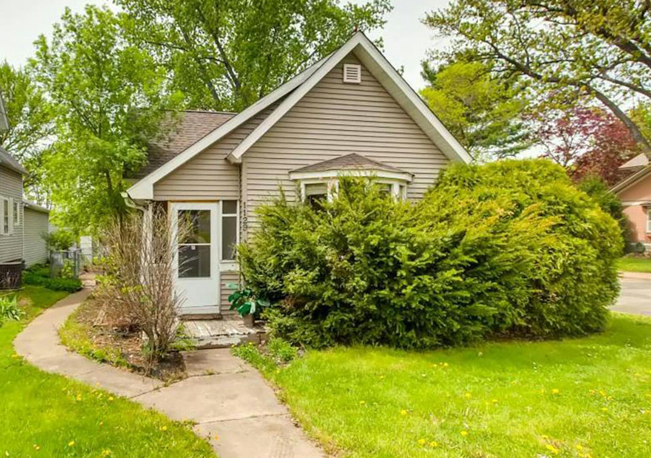 Hudson, Wis.: Built in 1940, this two-bedroom, one-bath house has 1,000 square feet. Listed by Brian Beaubien, 651-503-7730, and Jay Fletch, 651-502-2972, Edina Realty.