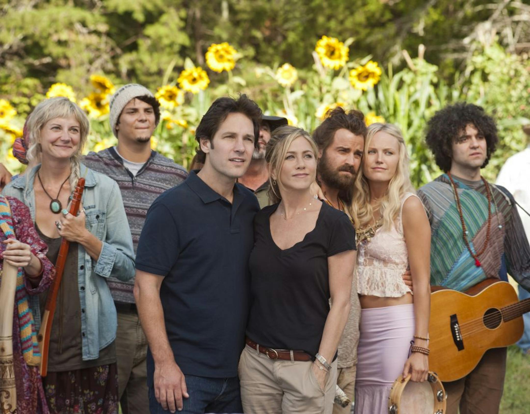 Paul Rudd and Jennifer Aniston, center, in "Wanderlust."