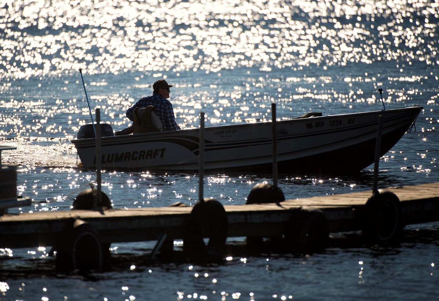 A fishing boat cruised on Wahkon Bay, Lake Mille Lacs in the afternoon sun in the city of Wahkon, MN ] Thursday, May 22, 2014 GLEN STUBBE * gstubbe@startribune.com ORG XMIT: MIN1405231359580579