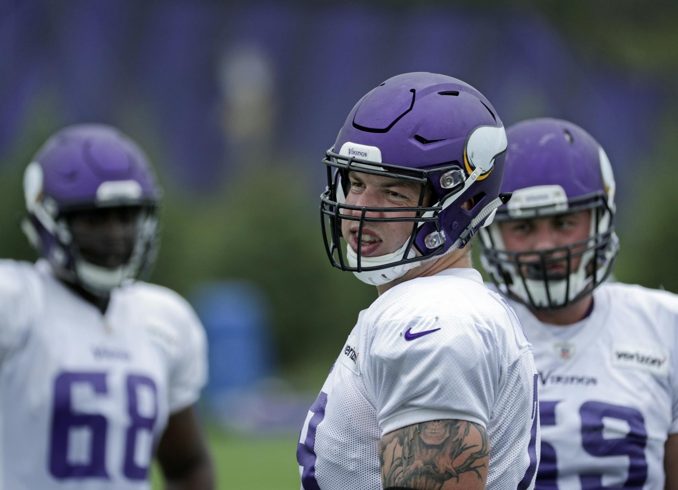 Vikings guard Tom Compton.