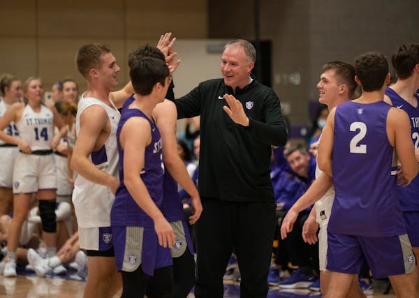 St. Thomas men’s basketball coach John Tauer congratulated his team after they scrimmaged as part of “Hoops Hysteria” on Nov. 4.