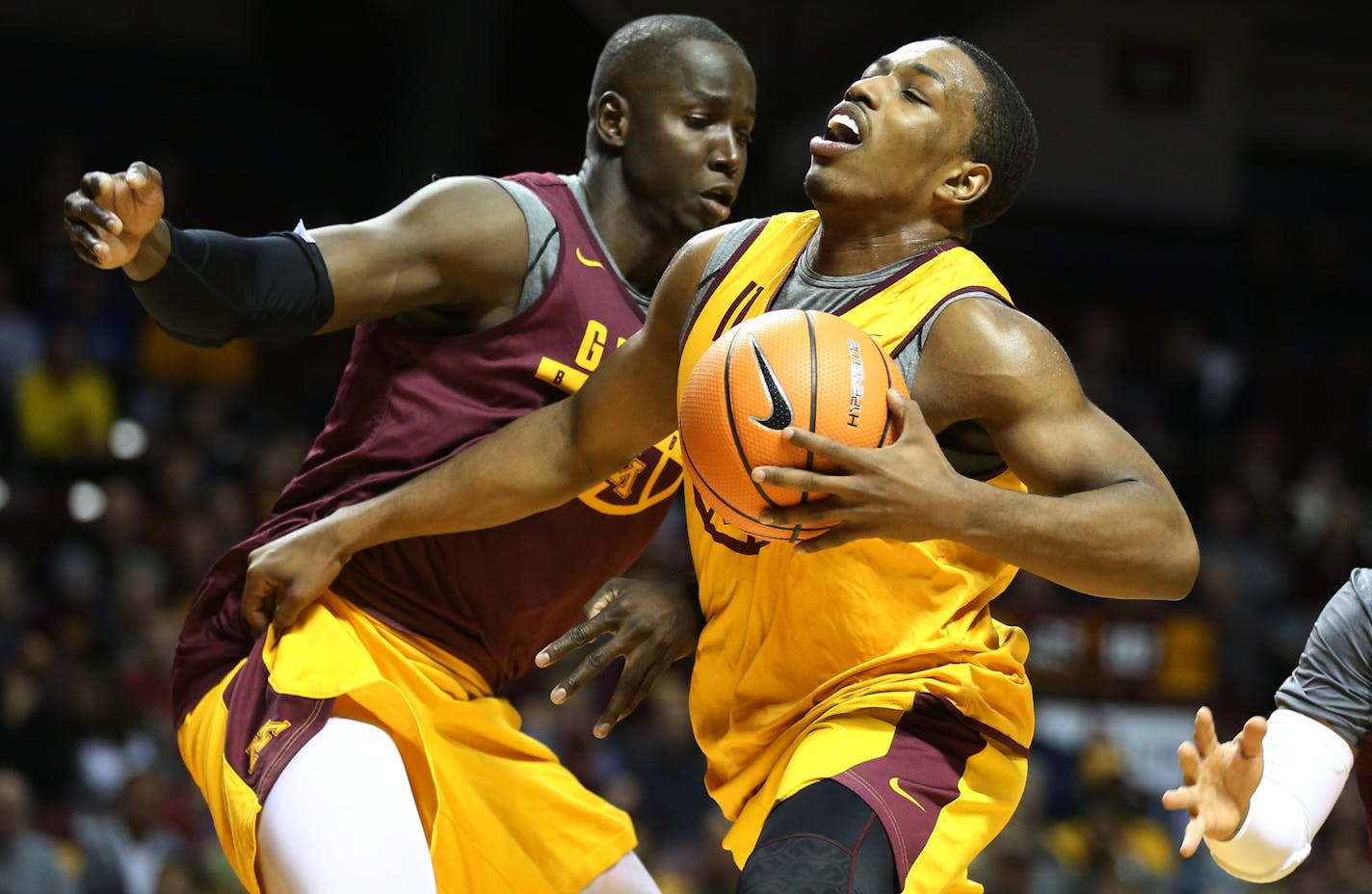 Freshman guard Isaiah Washington drove for a basket against Bakary Konate during a Gophers scrimmage Sunday. Washington scored 20 points.