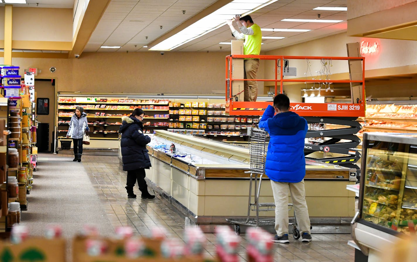 Dylan Moen worked on retrofitting all the lighting to LED as customers shopped the frozen seafood display in Ha Tien Super Market. ] GLEN STUBBE * gstubbe@startribune.com Thursday, December 15, 2016 When a Byerly's closed its doors after nearly 50 years on St. Paul's East Side, Ne and Son Dao saw an opportunity to open their second Ha Tien Asian grocery store. The store's emergence is a sign of the changing demographics on the city's East Side.