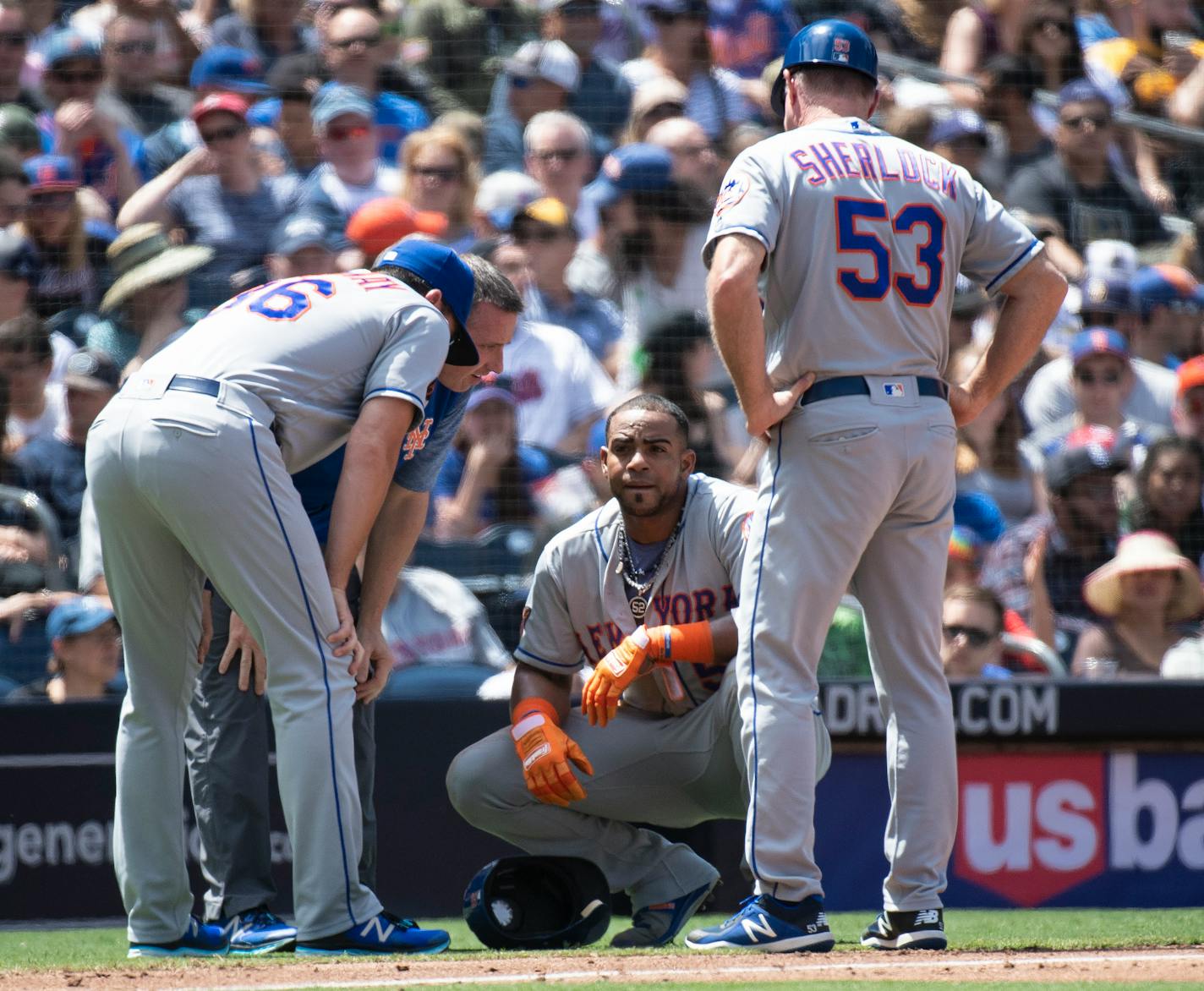 Yoenis Cespedes, center