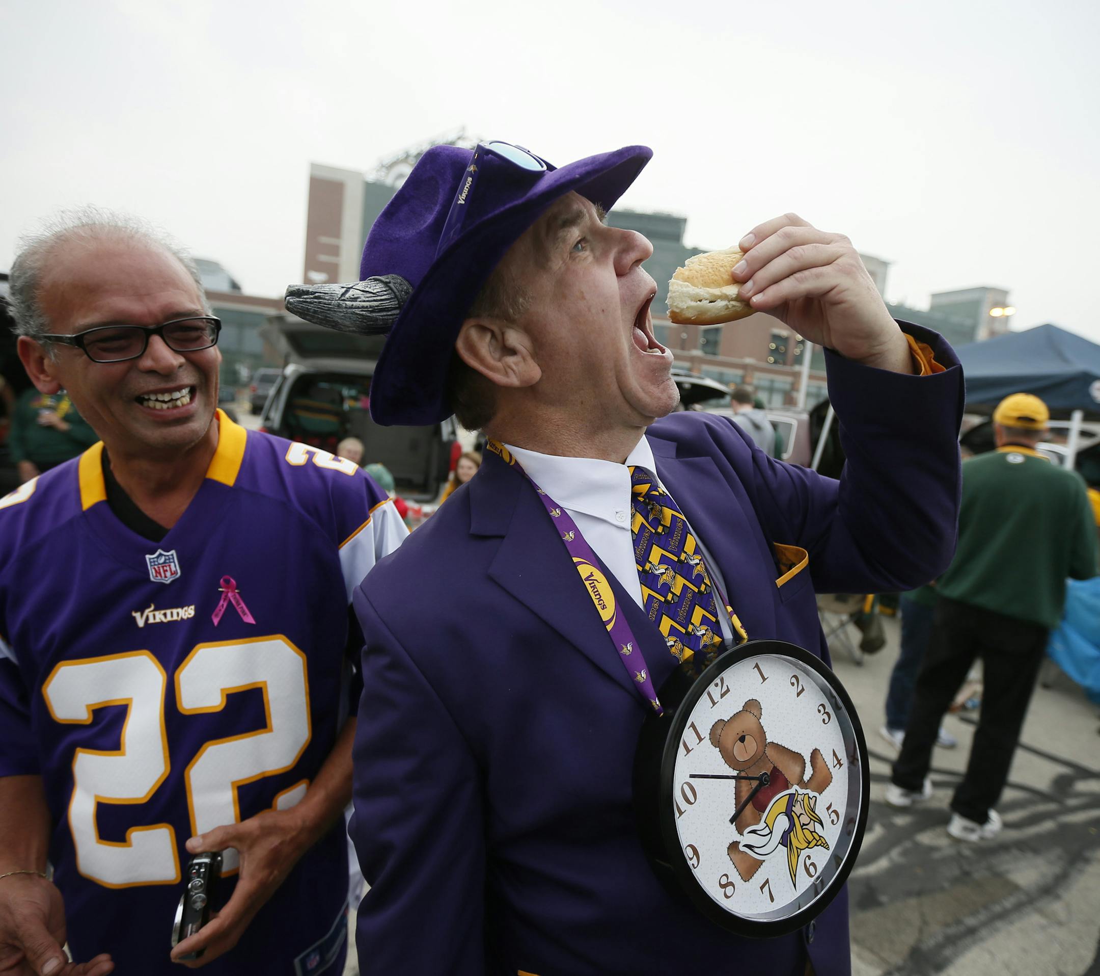 Vikings fan Bob Arts of Anchorage Alaska wearing a Teddy Bear clocked , enjoyed a brat in the parking lot at Lambeau Field. The Minnesota Vikings played the Green Bay Packers Thursday October 2 , 2014 at Lambeau Field in Green Bay ,WI. ] Jerry Holt Jerry.holt@startribune.com