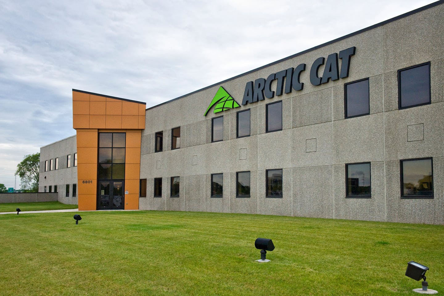 GLEN STUBBE � gstubbe@startribune.com -- Tuesaday, July 13, 2010 -- St. Cloud, Minn. -- ] Arctic Cat's St. Cloud plant. The company recently announced plans to produce snowmobile engines there making them more vertically-integrated. ORG XMIT: MIN2012091320223569 ORG XMIT: MIN1304051542286038