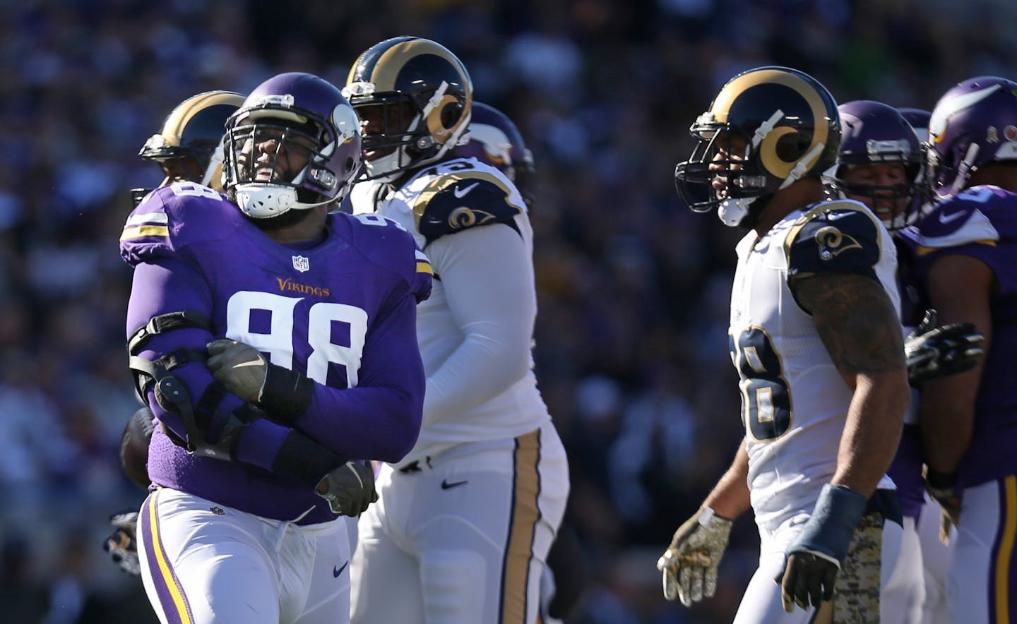 Minnesota Vikings defensive tackle Linval Joseph (98)