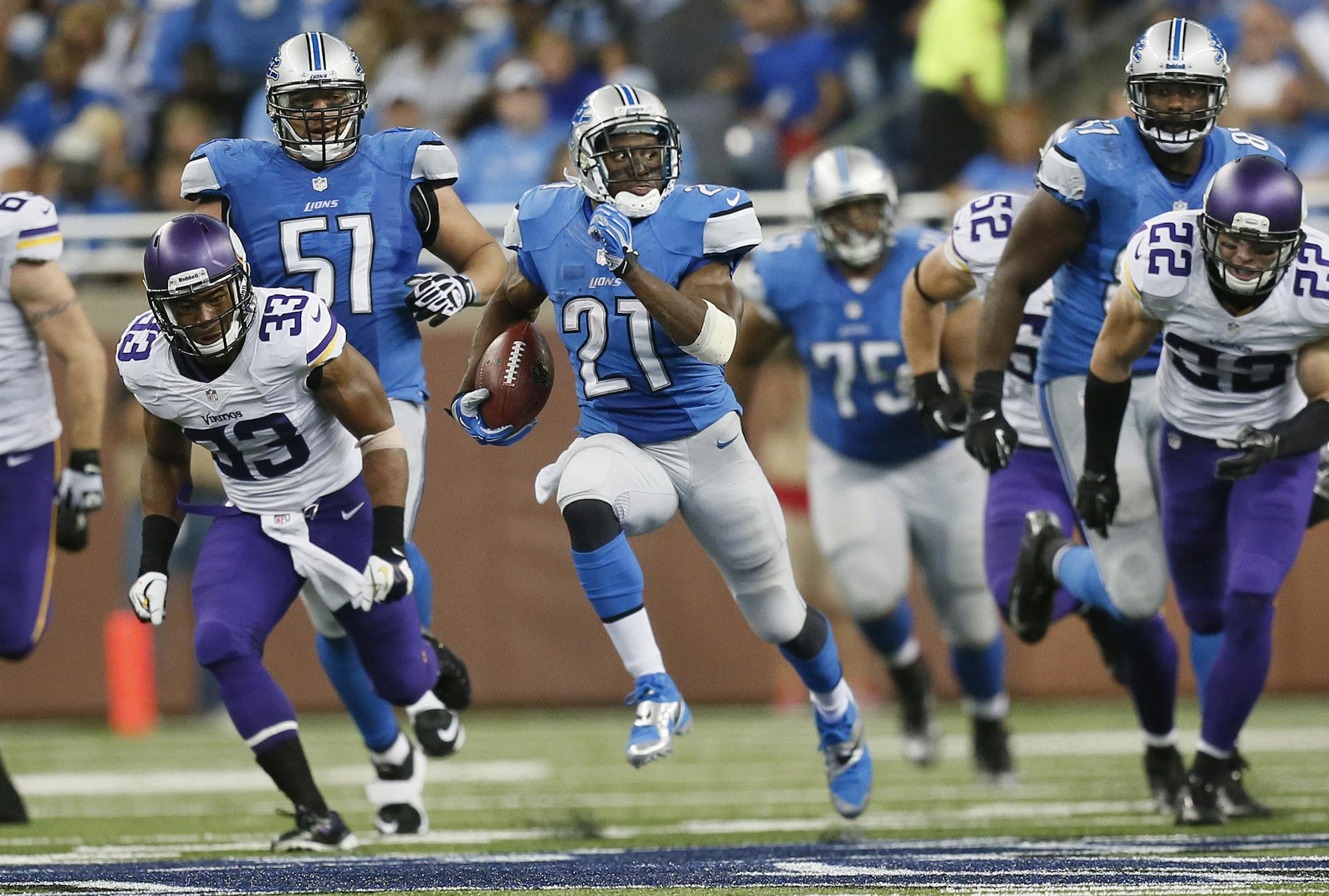 Detroit's Reggie Bush pulled away from the Vikings defense on a 77-yard catch and run for a third-quarter touchdown.