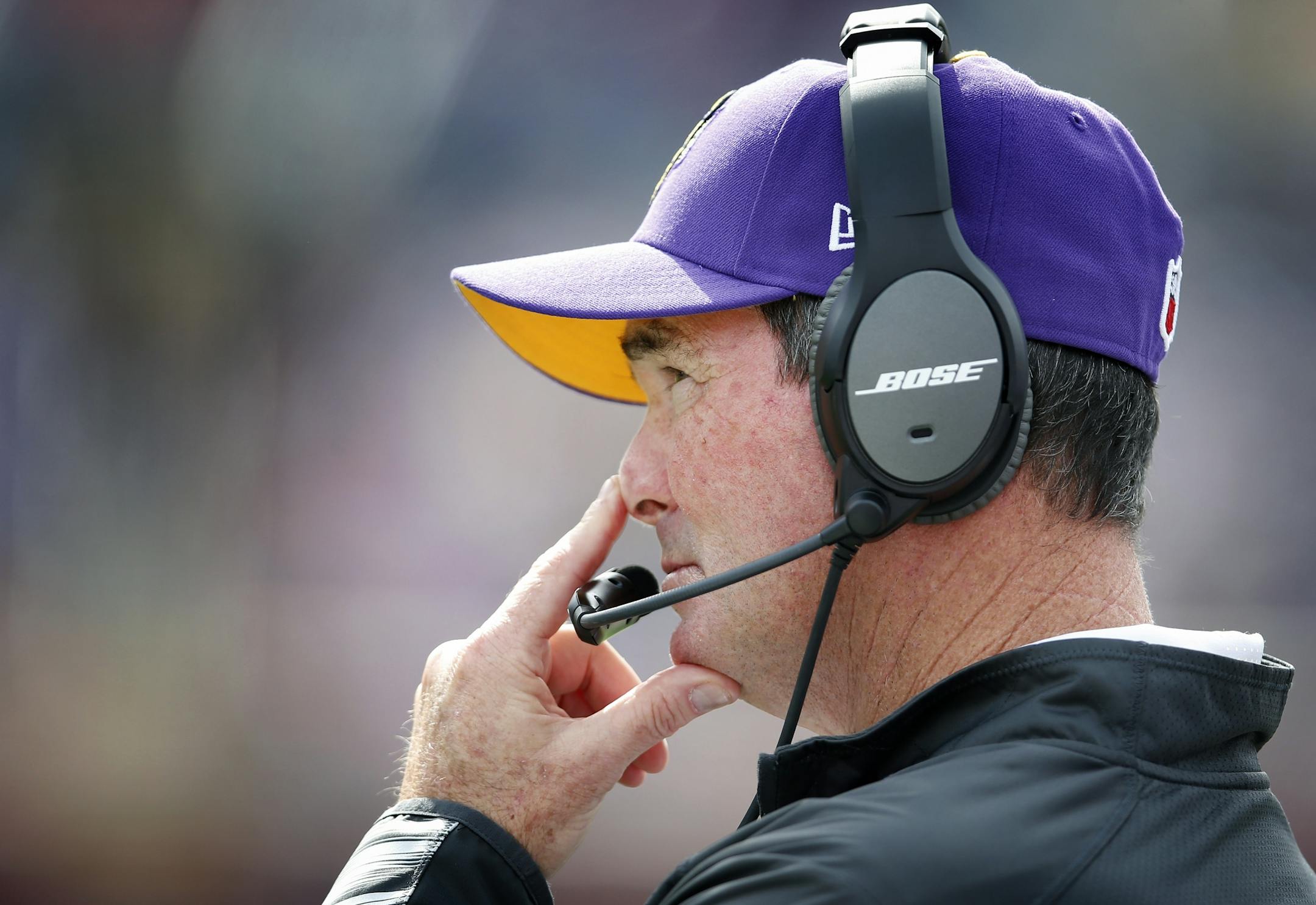 Minnesota Vikings head coach Mike Zimmer watched in the fourth quarter.