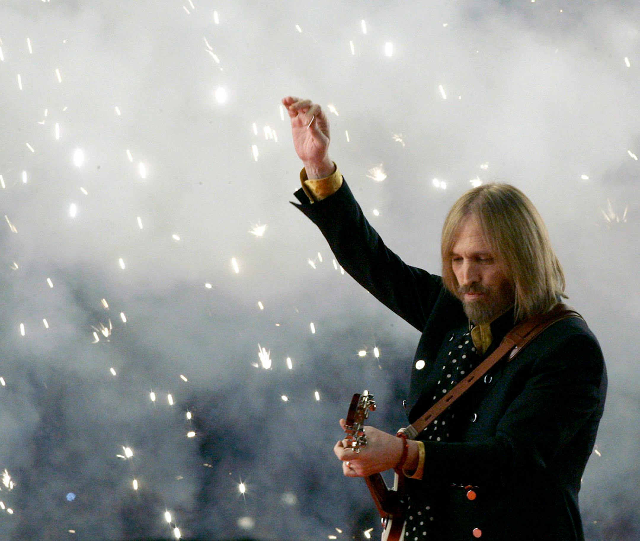 Tom Petty performs with his band, Tom Petty and the Heartbreakers, during halftime of the Super Bowl XLII football game between the New England Patriots and New York Giants at University of Phoenix Stadium on Sunday, Feb. 3, 2008 in Glendale, Ariz.