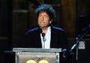 A writer is finding parts of Bob Dylan's Nobel lecture looking similar to certain passages from SparkNotes.