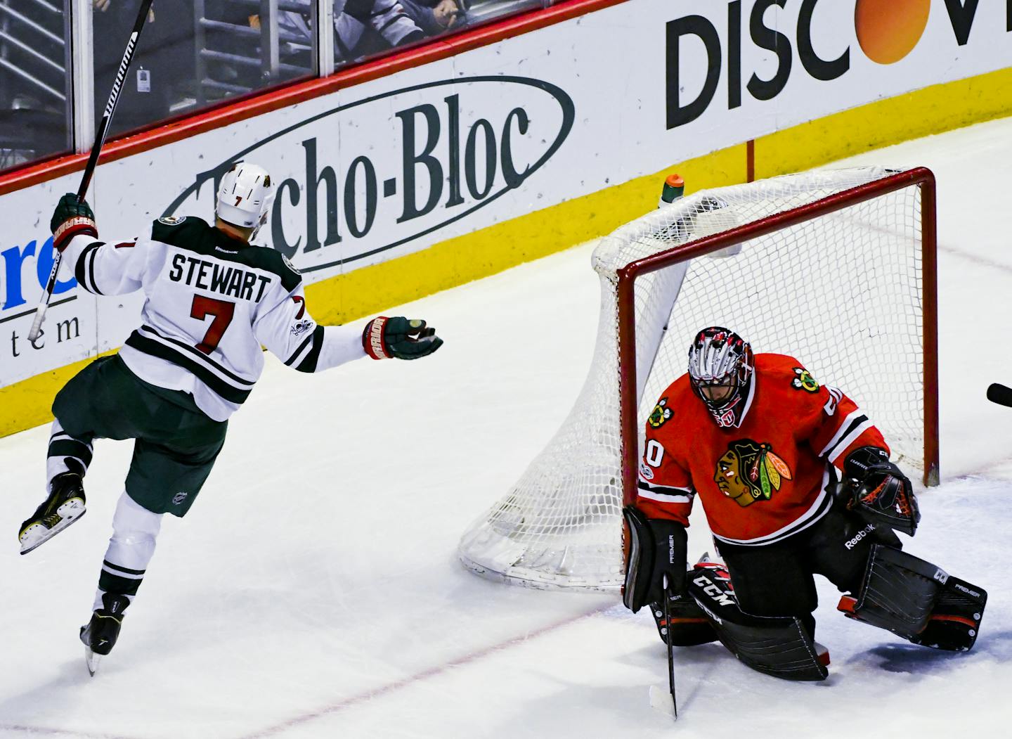 Wild right winger Chris Stewart celebrated his goal after beating Blackhawks goalie Corey Crawford.