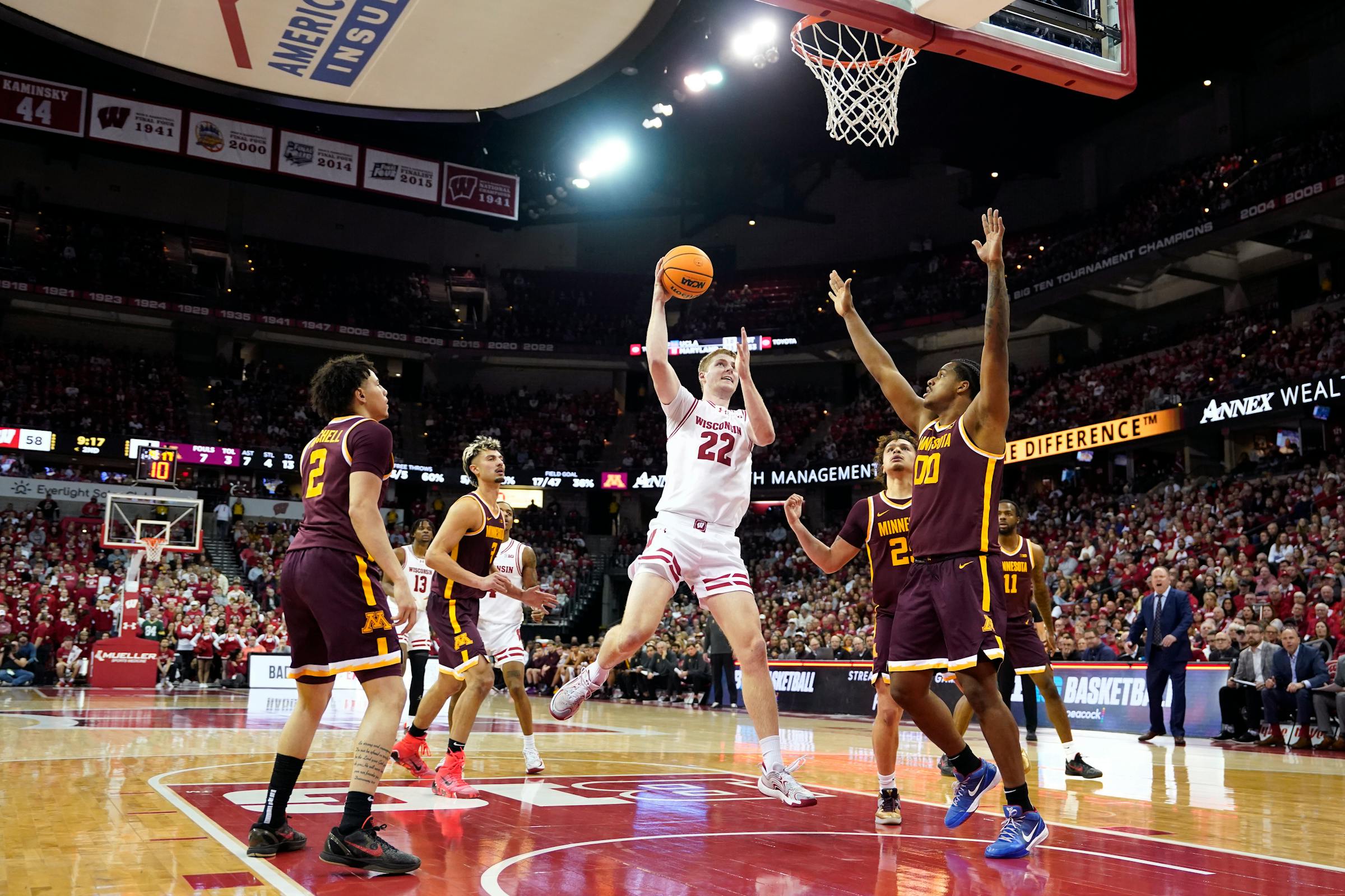 Gophers men’s basketball team is blown out by Wisconsin, falls to 0-5 in Big Ten