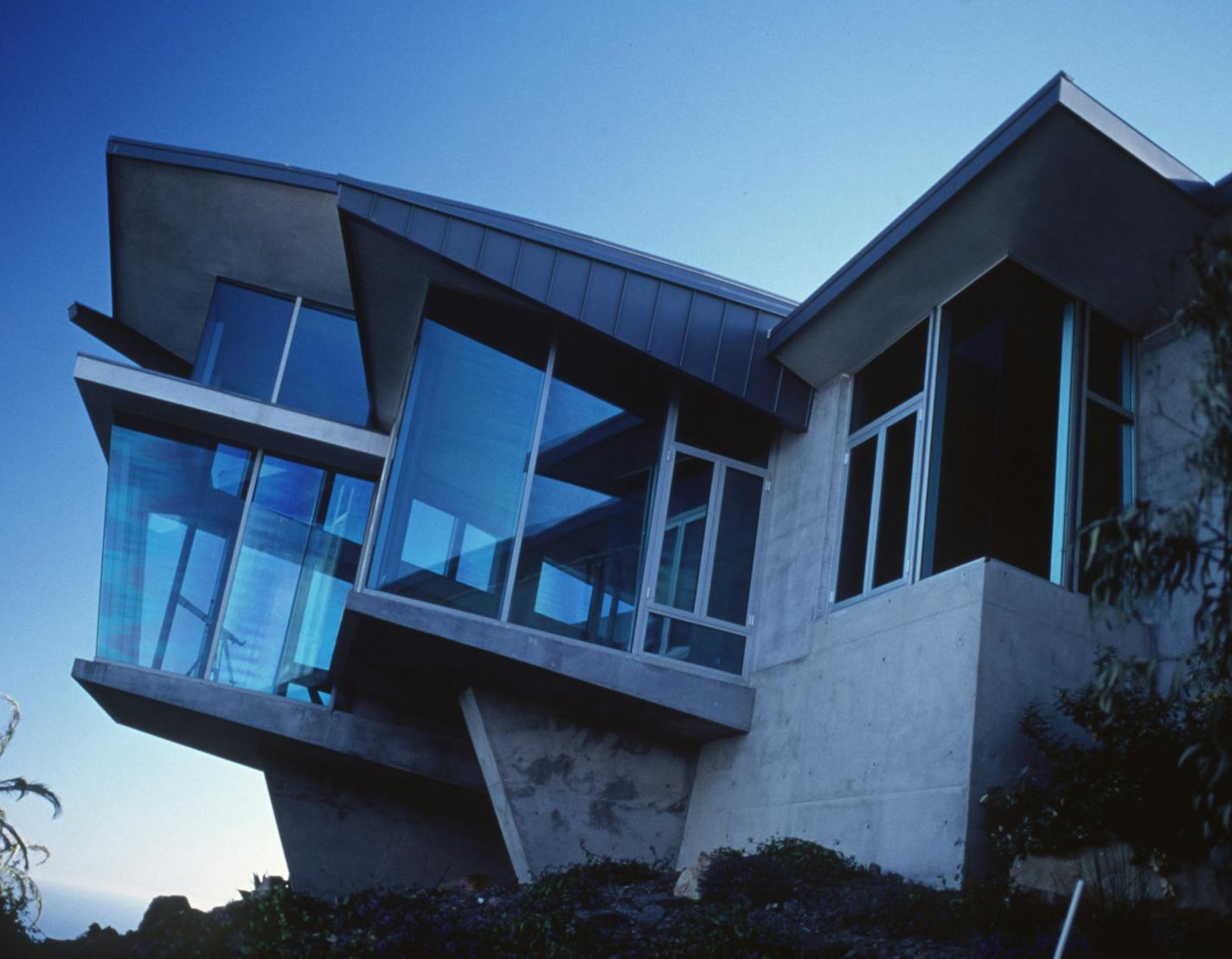 The sinister Glass mansion looms over Malibu in "The Glass House"