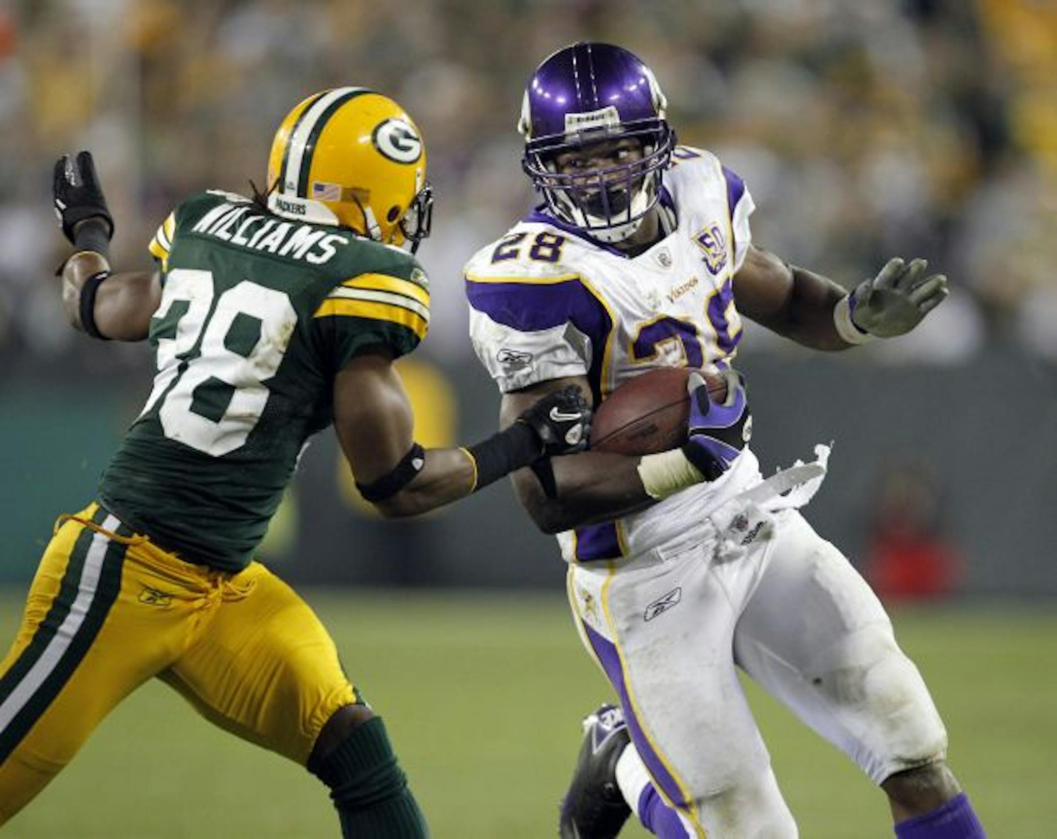 Vikings running back Adrian Peterson (28)