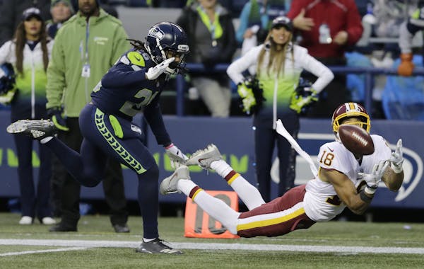 Washington Redskins wide receiver Josh Doctson, right, makes a diving catch ahead of Seattle Seahawks cornerback Shaquill Griffin, left, in the second