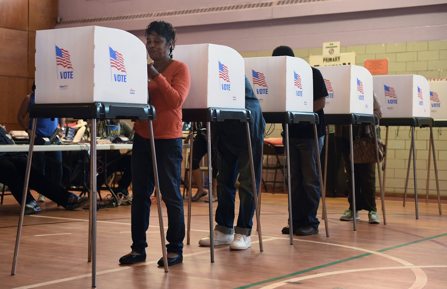 Lillian Gladden, of Gardenville, Md., and other District 28 voters vote at their polling place at Hazelwood Elementary School on Tuesday, April 26, 2016. (Kenneth K. Lam/Baltimore Sun/TNS) ORG XMIT: 1183925